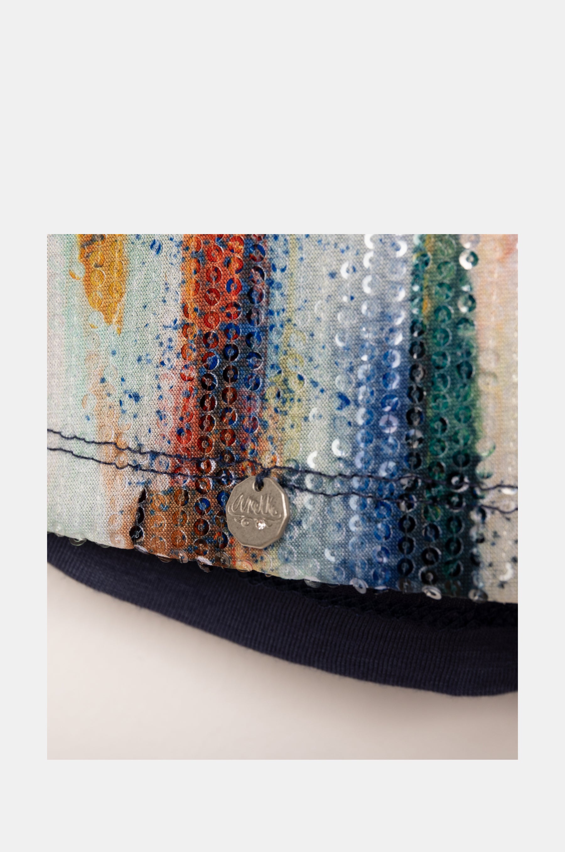 Top con paillettes da studio