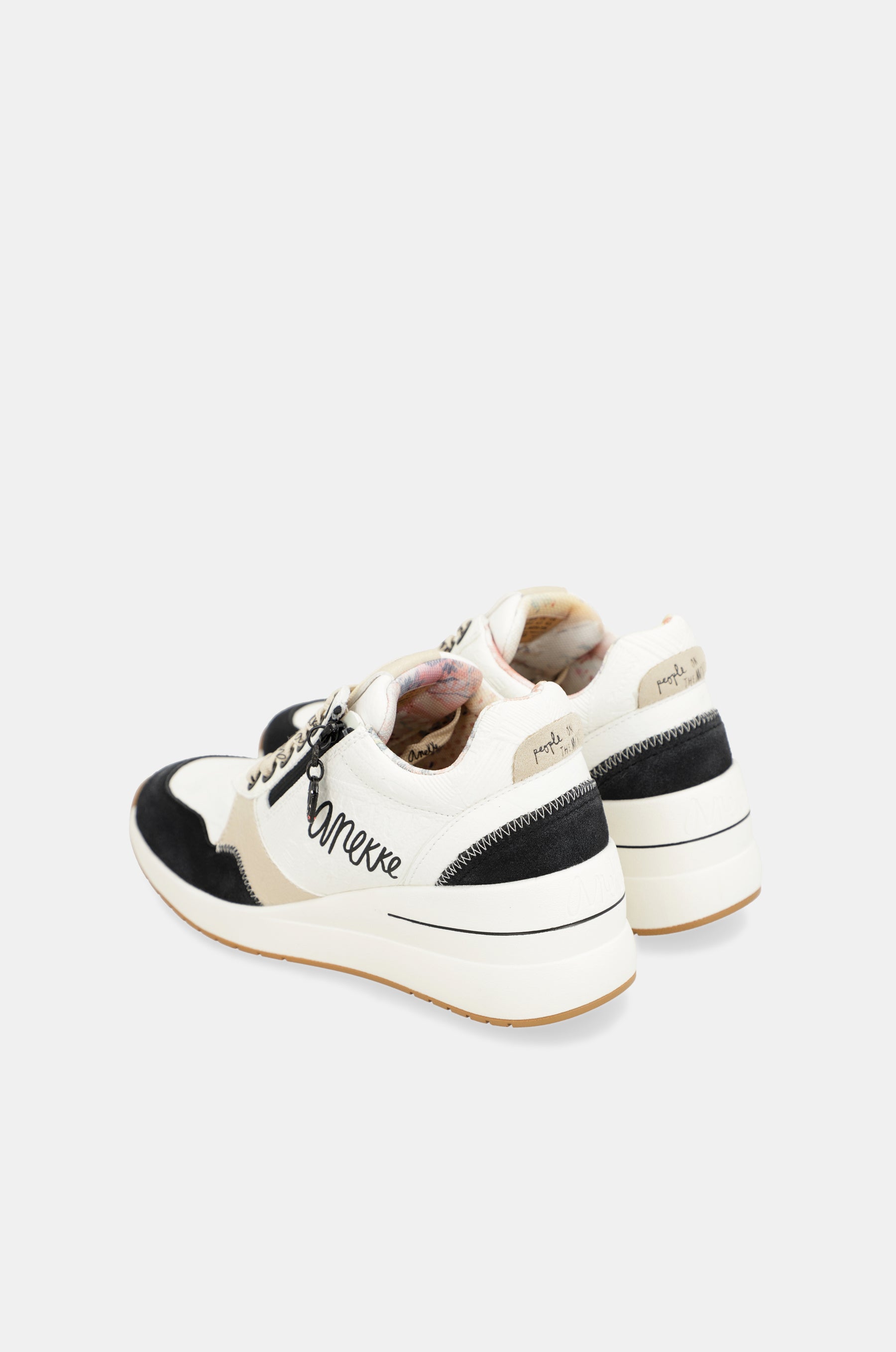Sneakers con zeppa nere e bianche