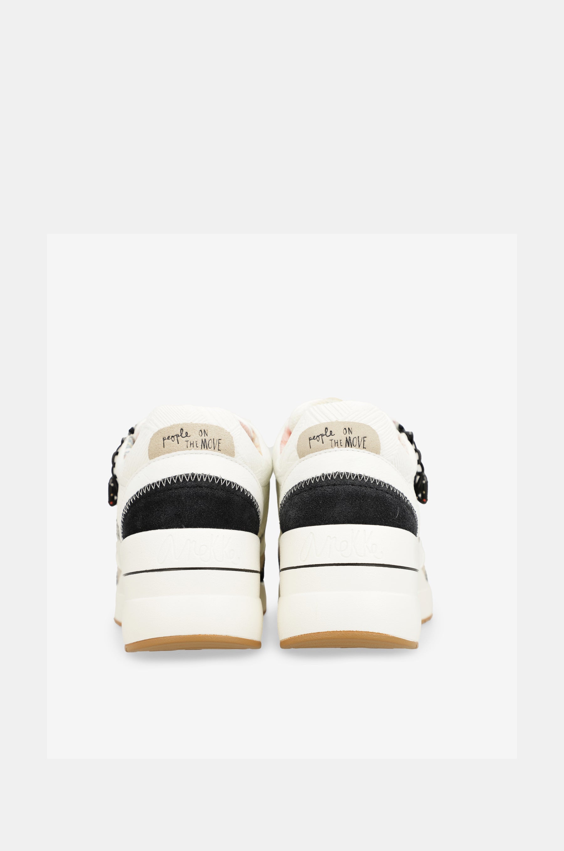 Sneakers con zeppa nere e bianche