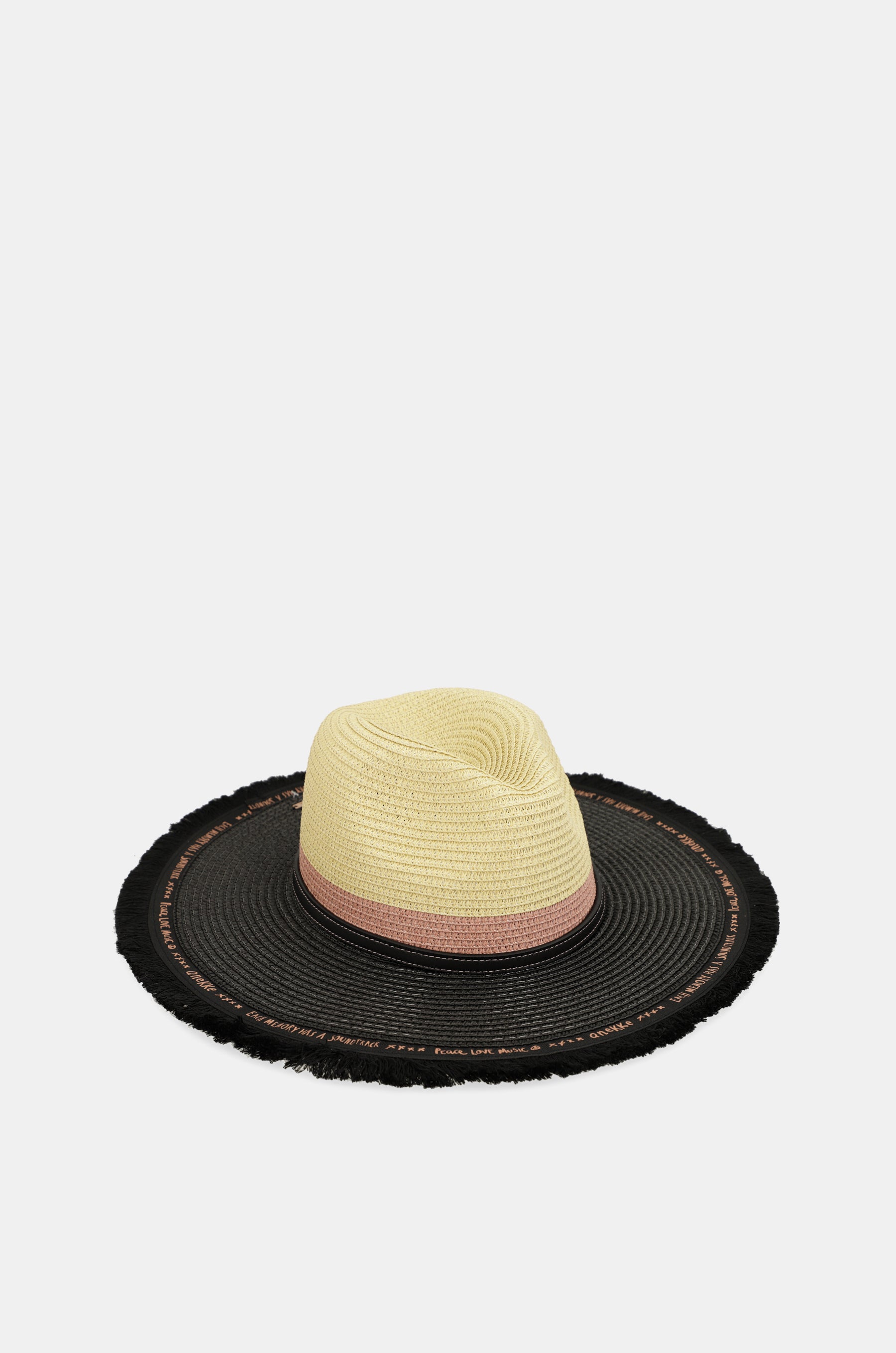 Cappello in rafia a contrasto