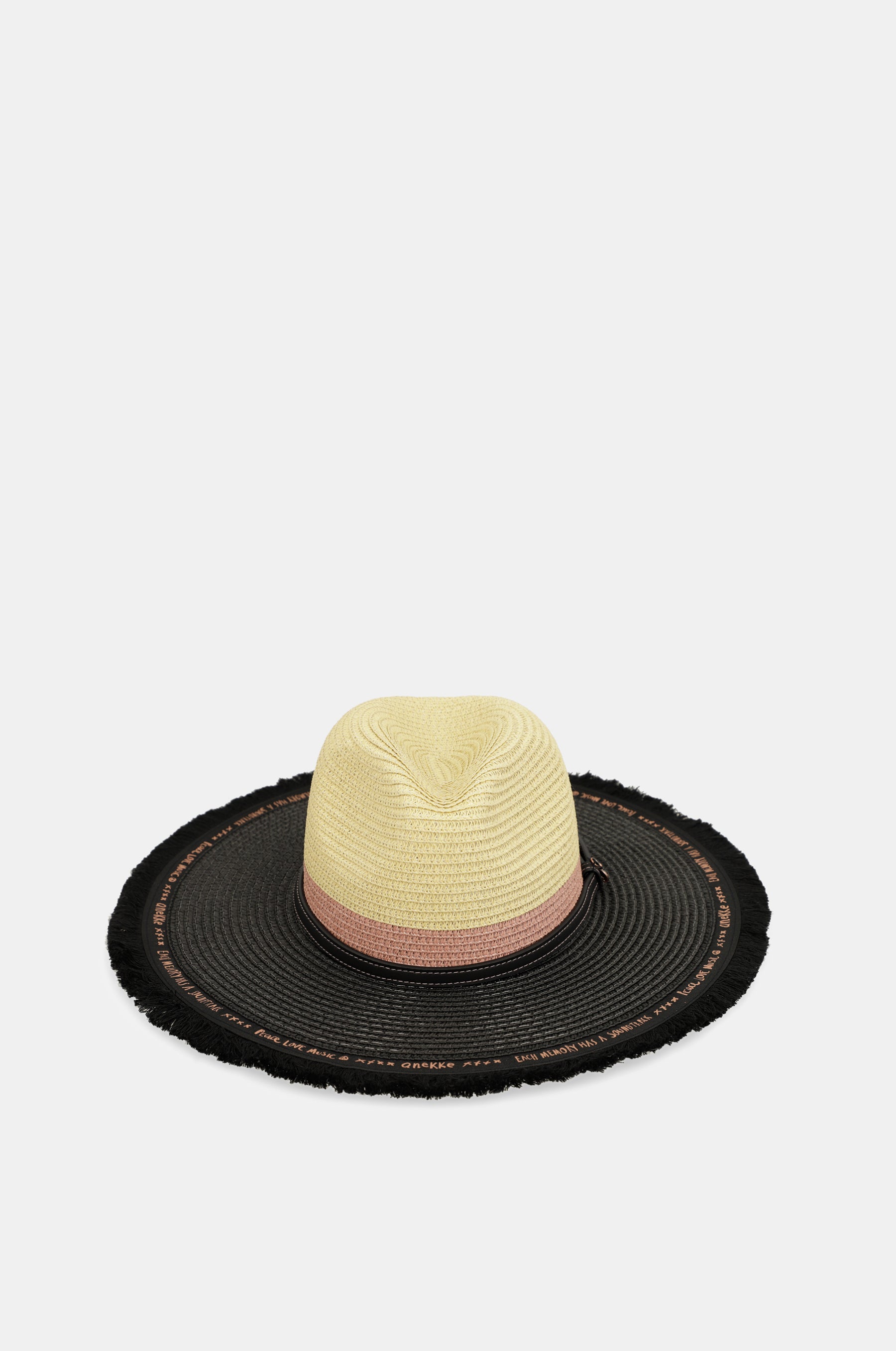 Cappello in rafia a contrasto