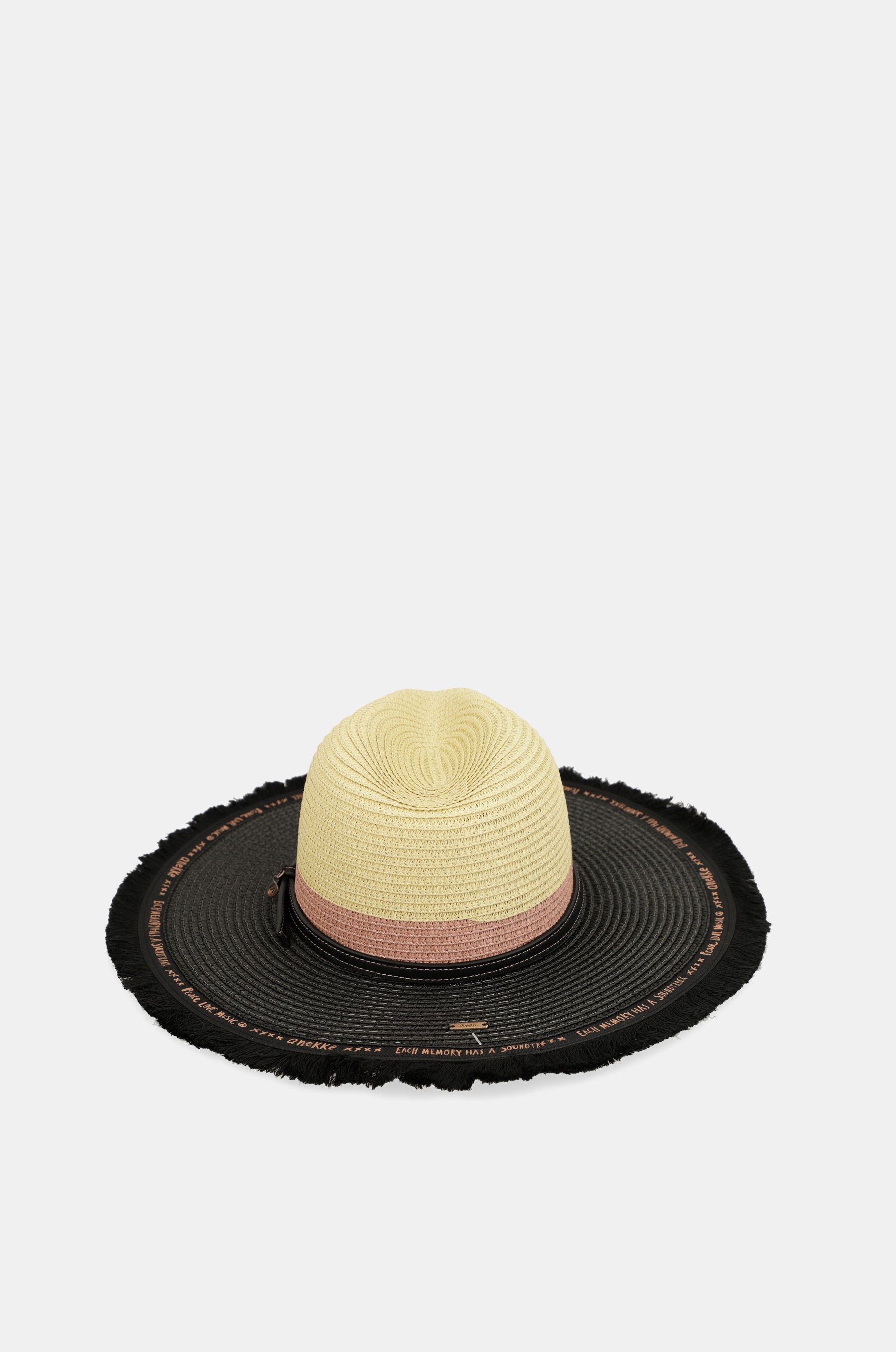Cappello in rafia a contrasto