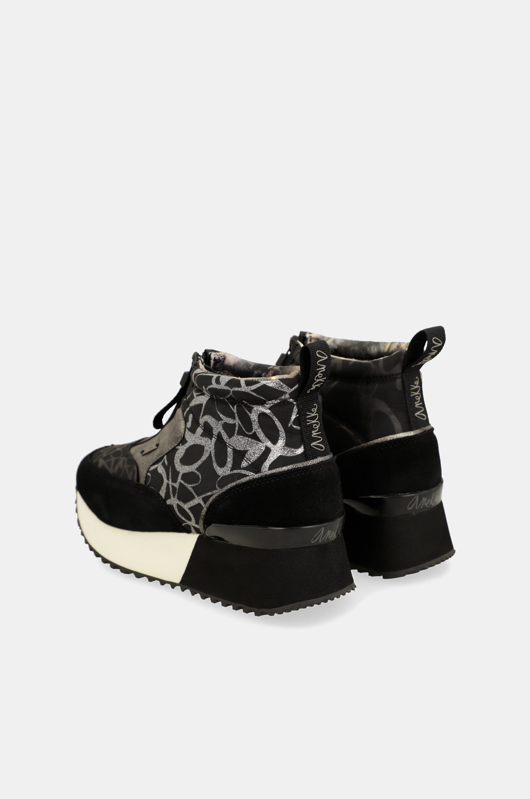 Stivaletto sportivo nero alla moda