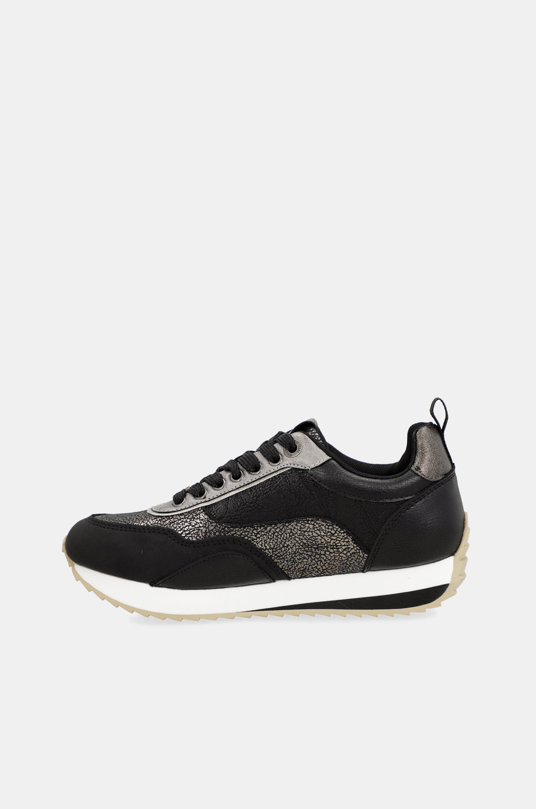 Sneakers nere da viaggio
