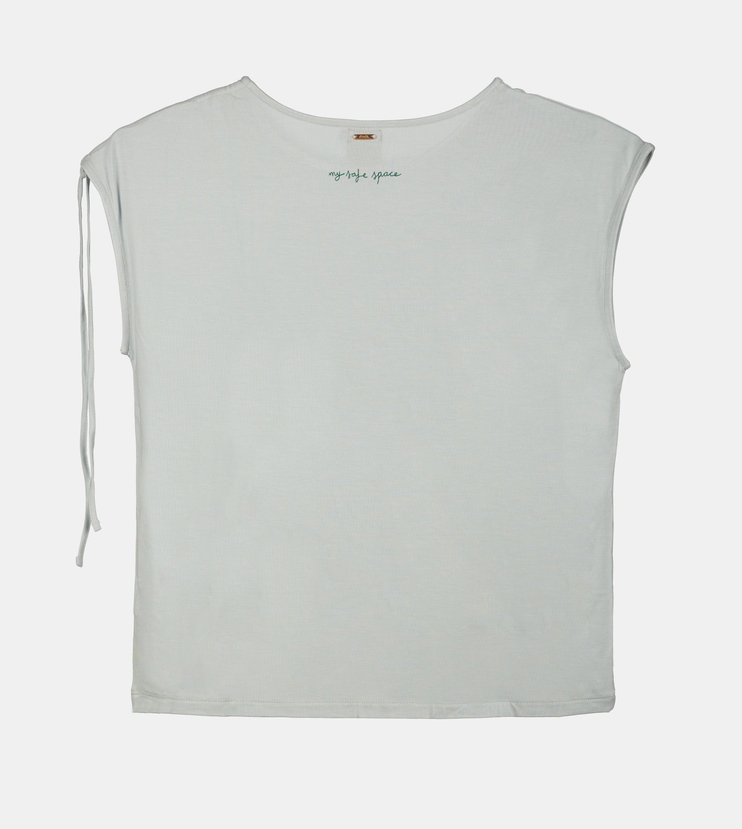 T-shirt blu con arricciatura su una spalla