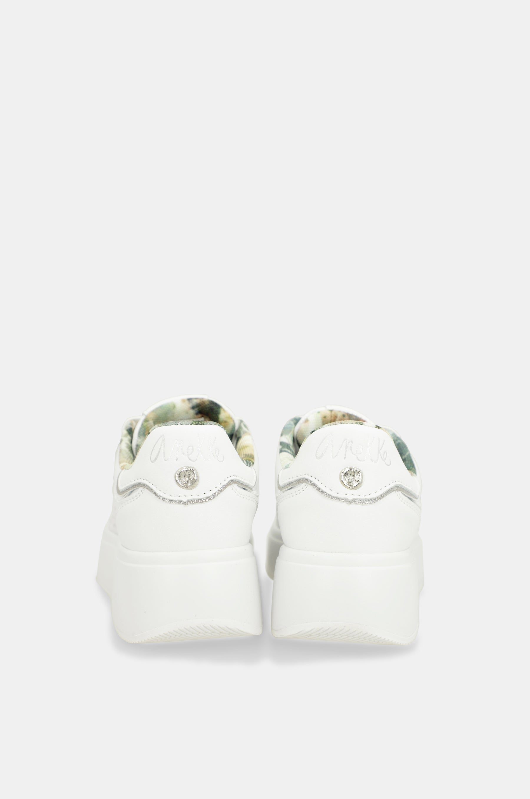 Sneakers a macchie bianche