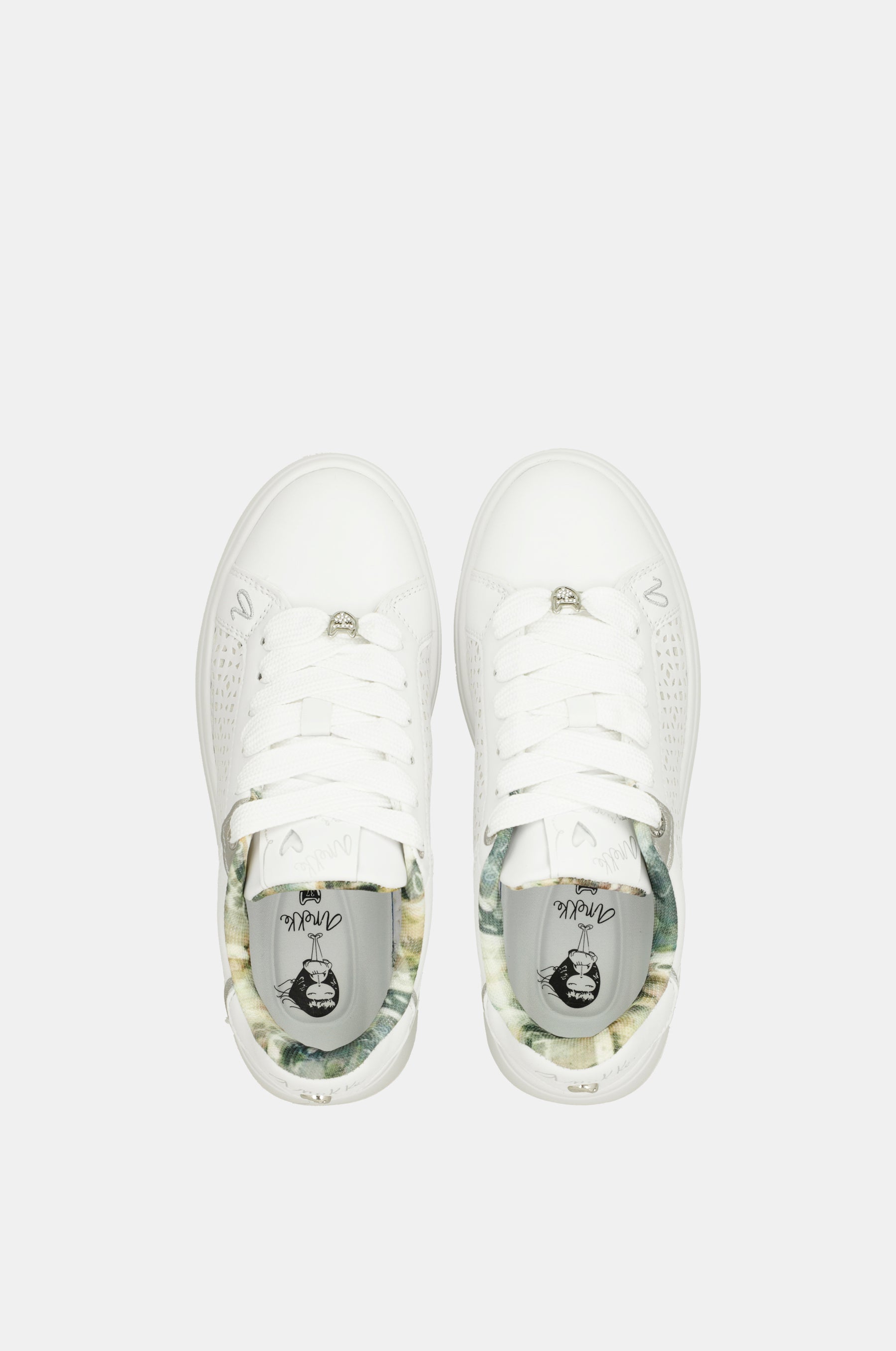 Sneakers a macchie bianche