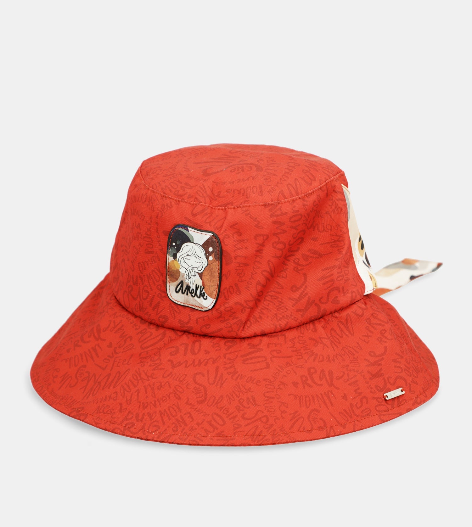 Cappello a secchiello rosso