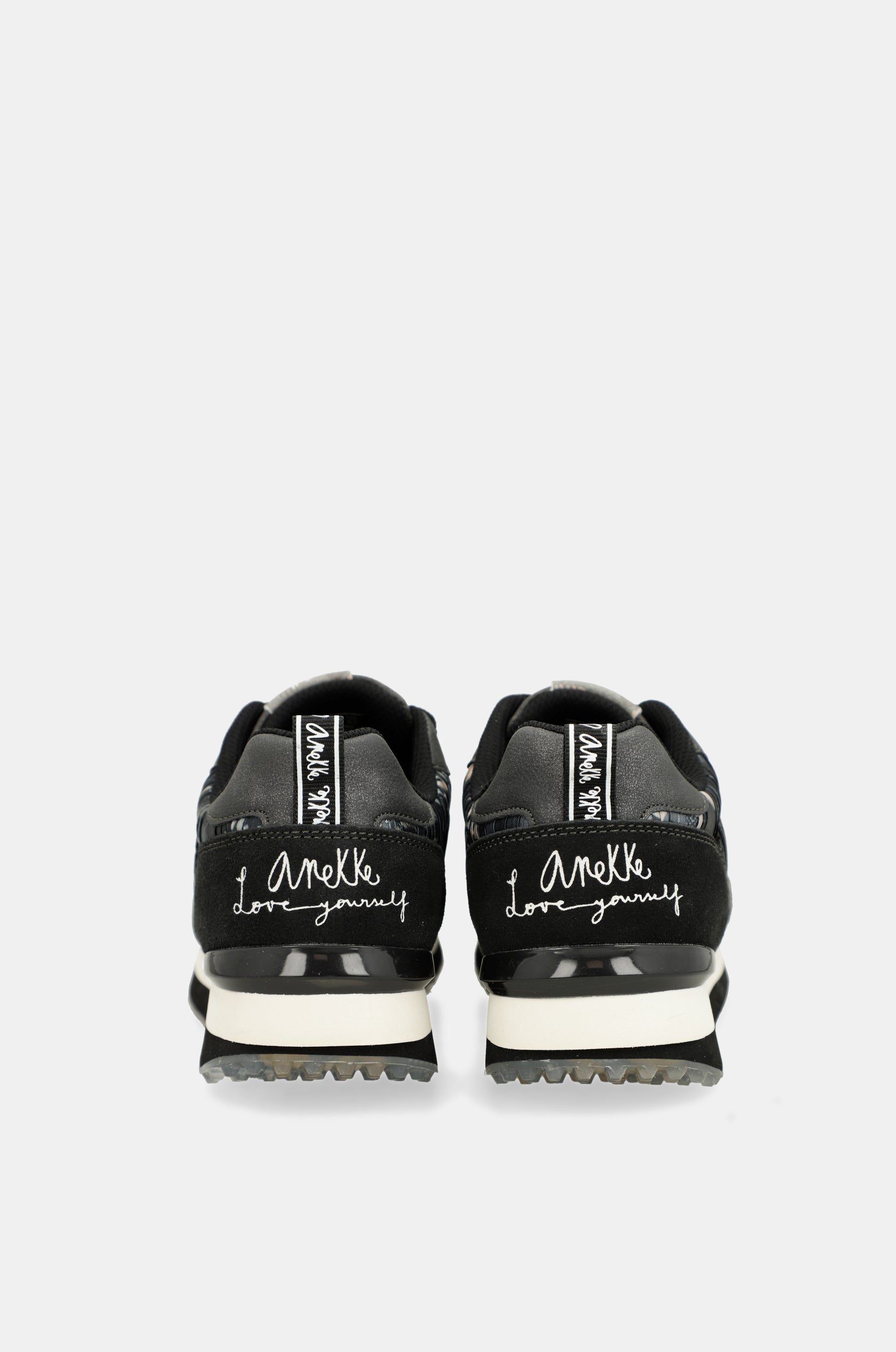 Scarpe sportive nero suola multicolore