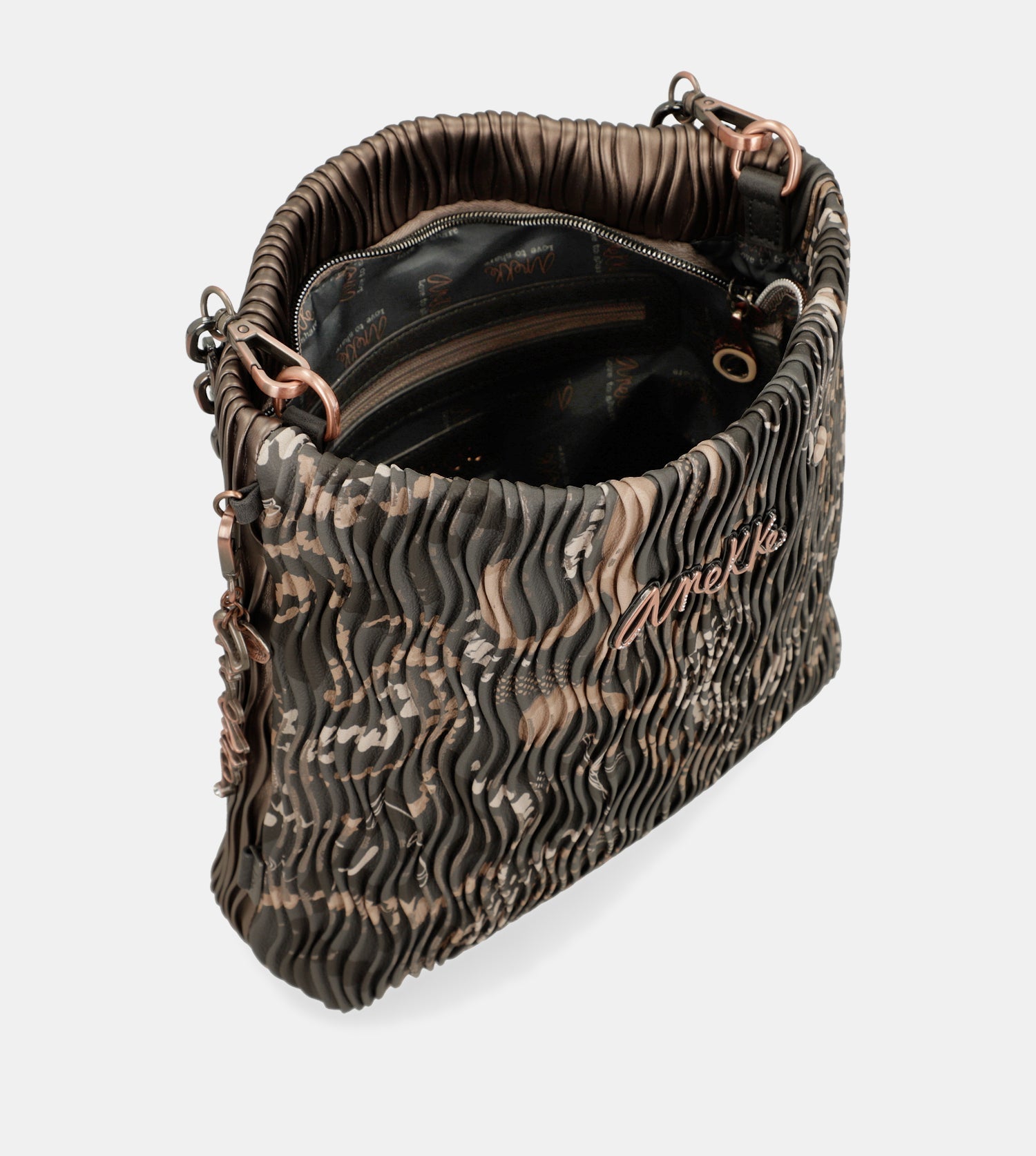 Tracolla quadrata Intentions