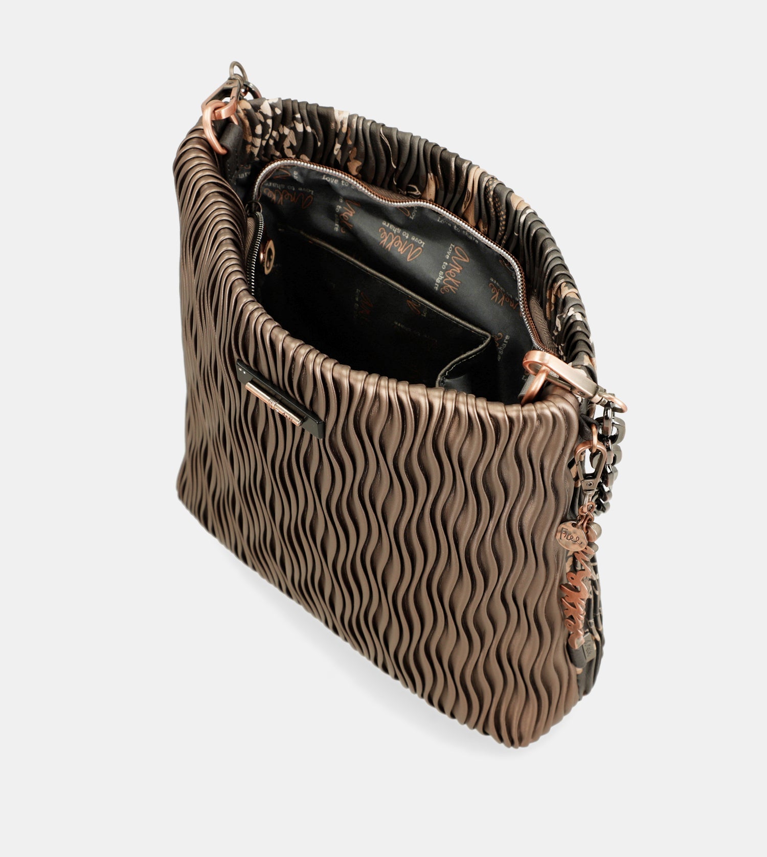 Tracolla quadrata Intentions