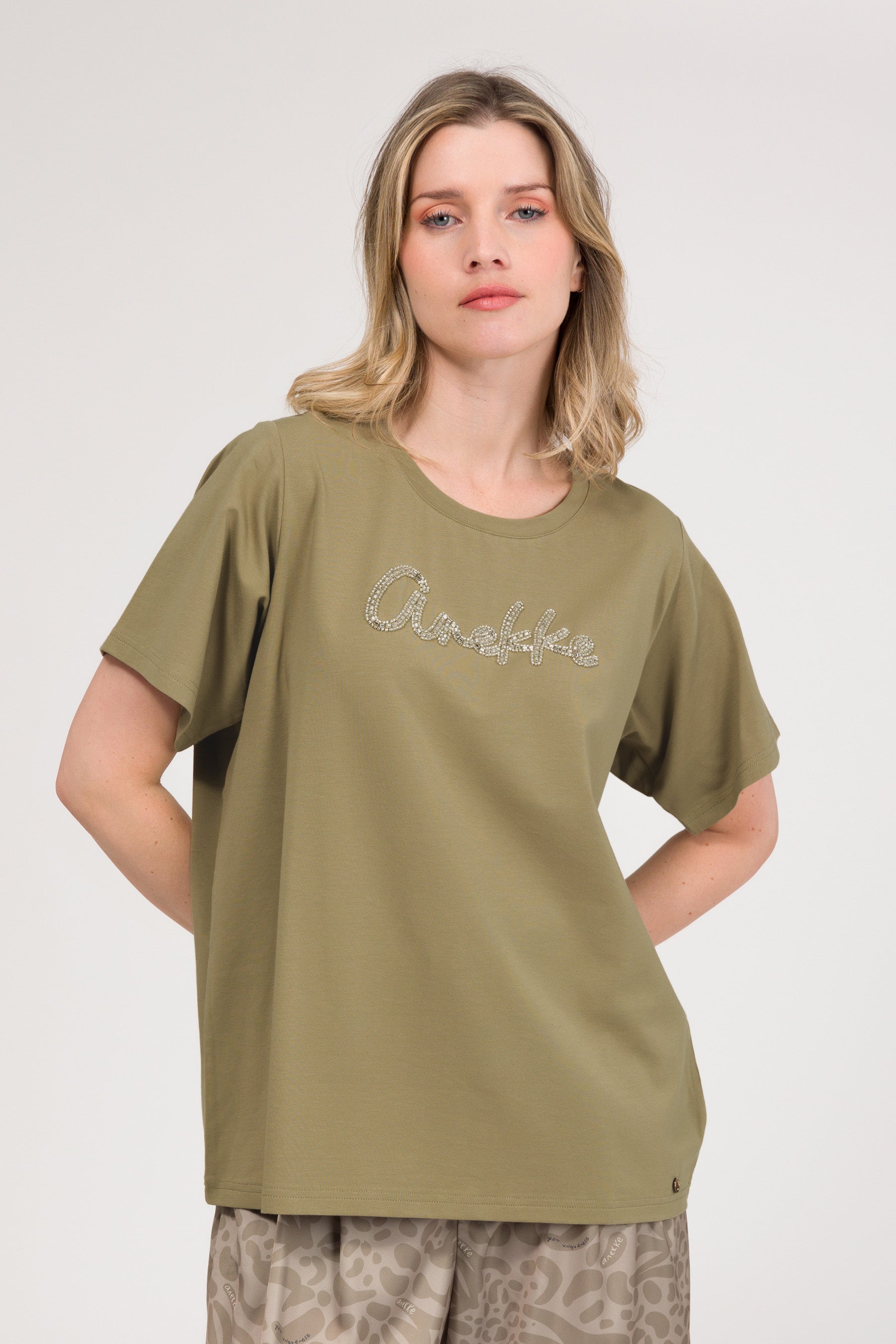 Maglietta verde con logo