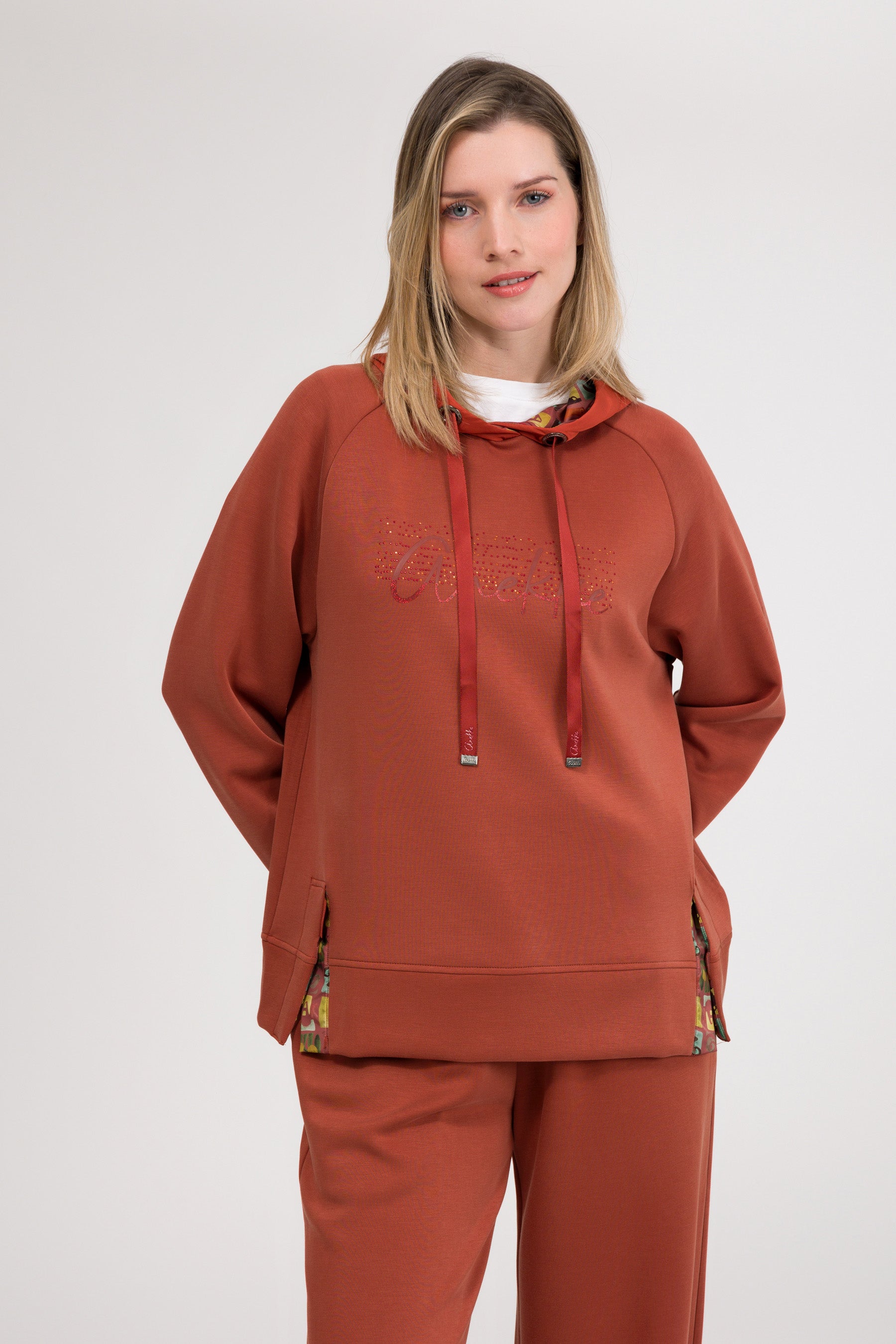 Felpa a maniche lunghe e cappuccio