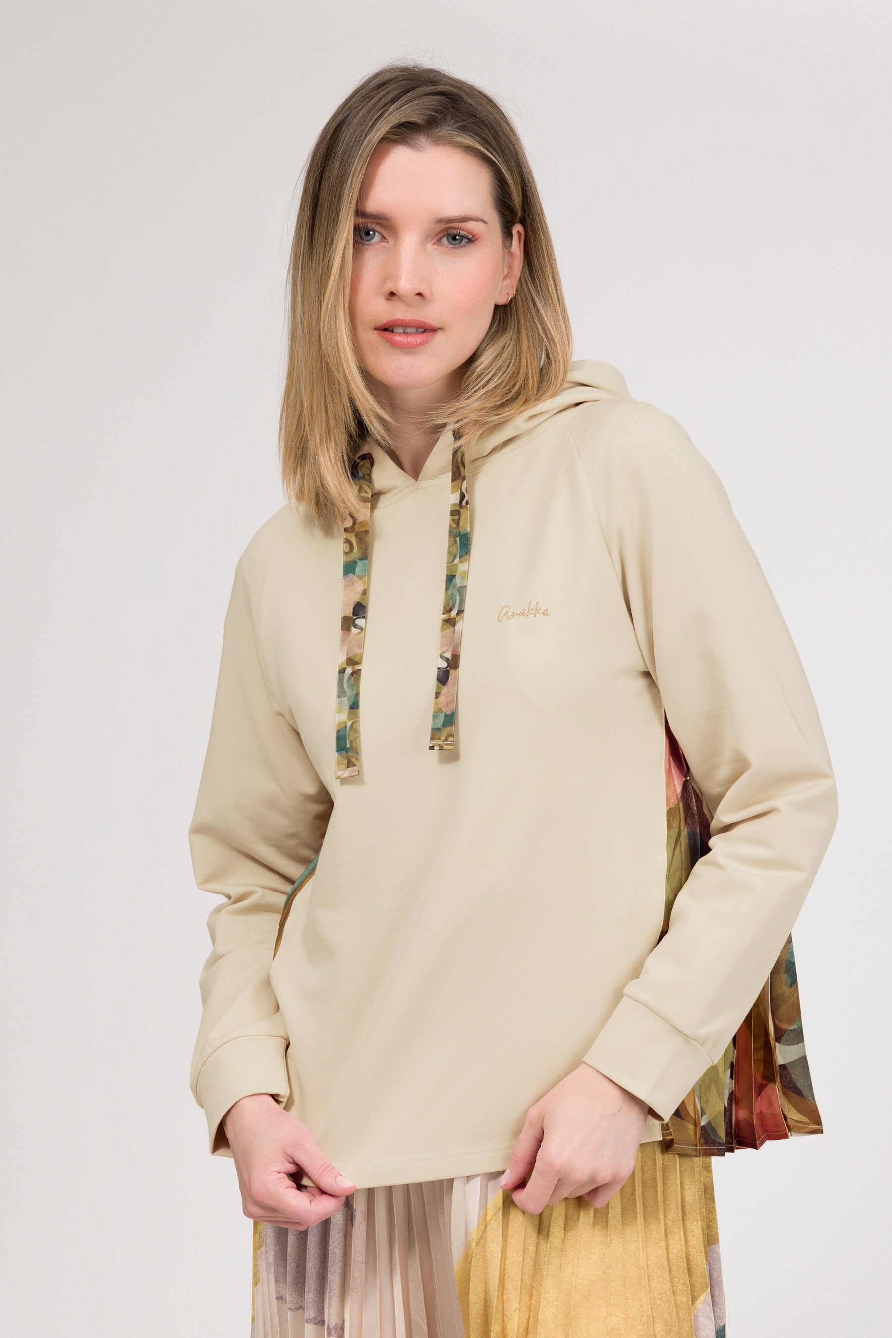 Felpa con cappuccio plissettato