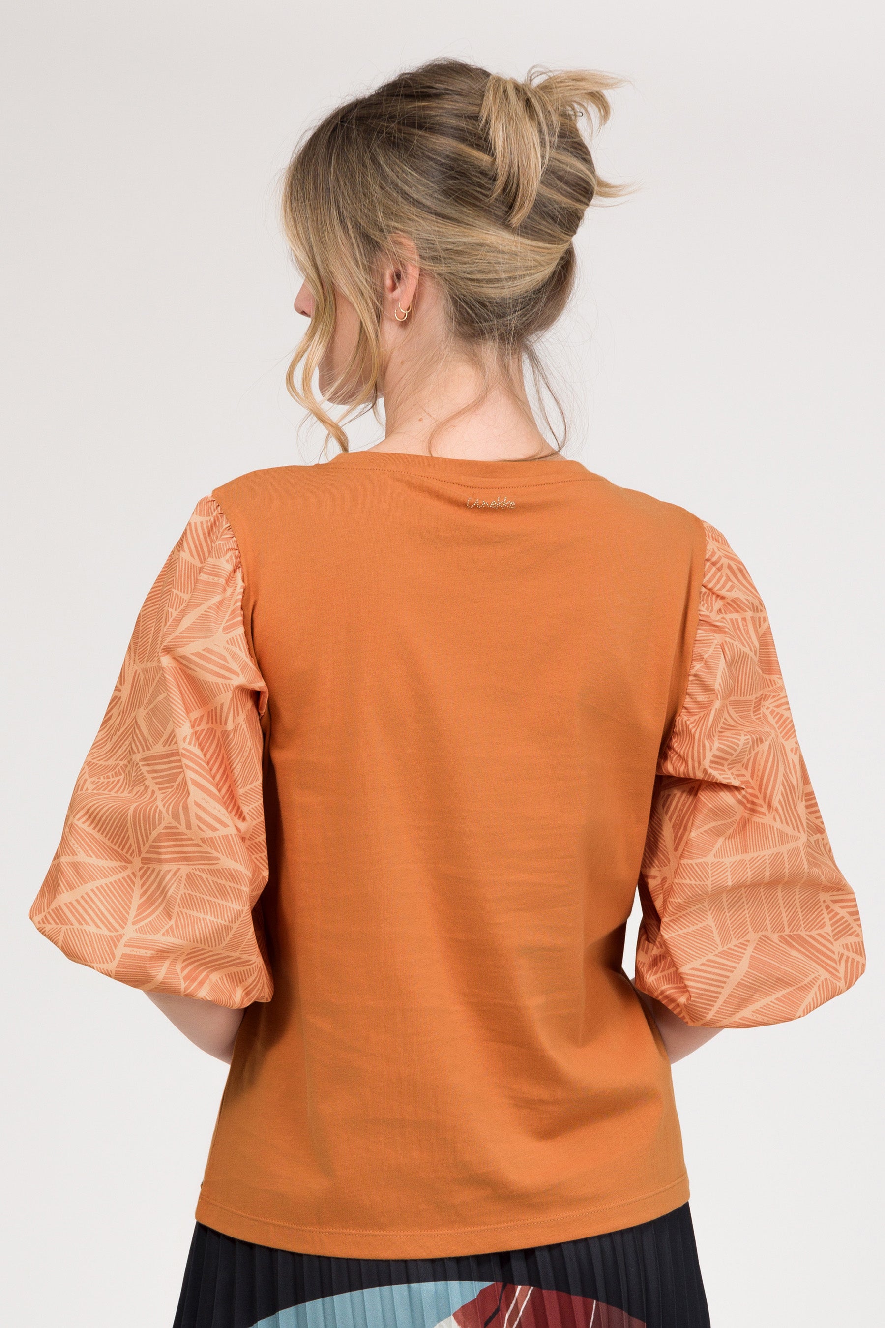 Maglietta con maniche a sbuffo e stampa