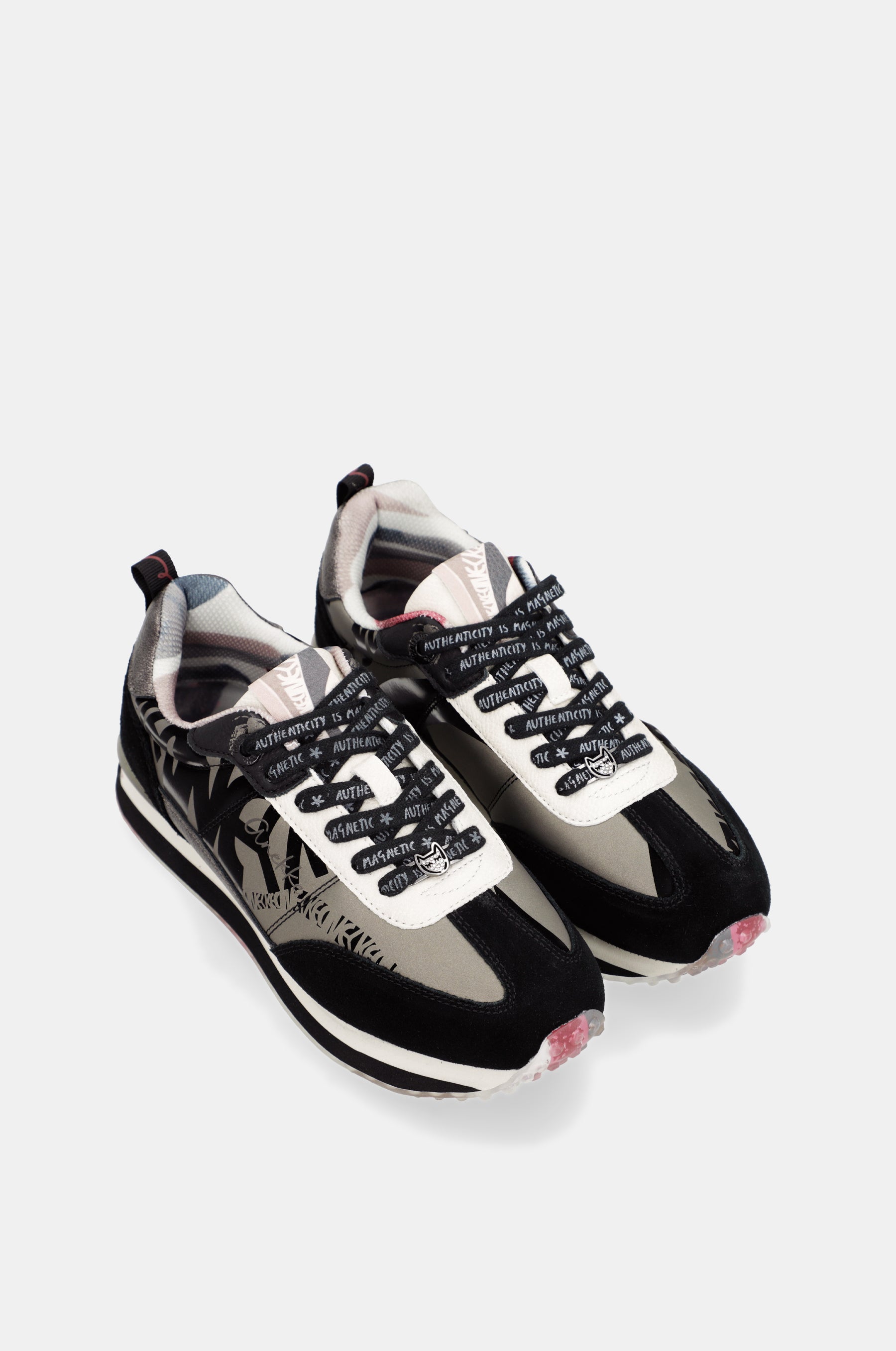 Sneakers nere e piombo