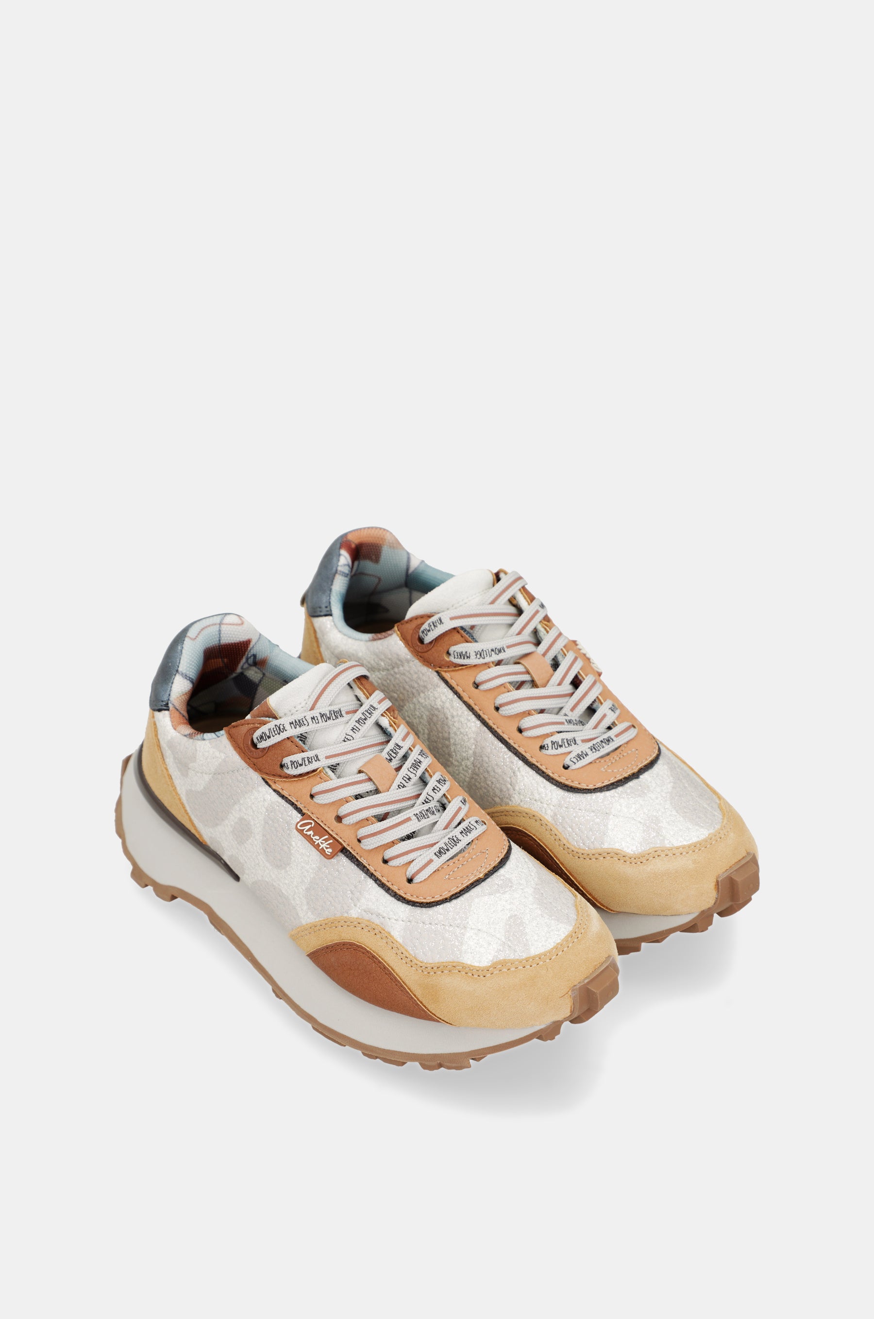 Sneakers beige e arancioni