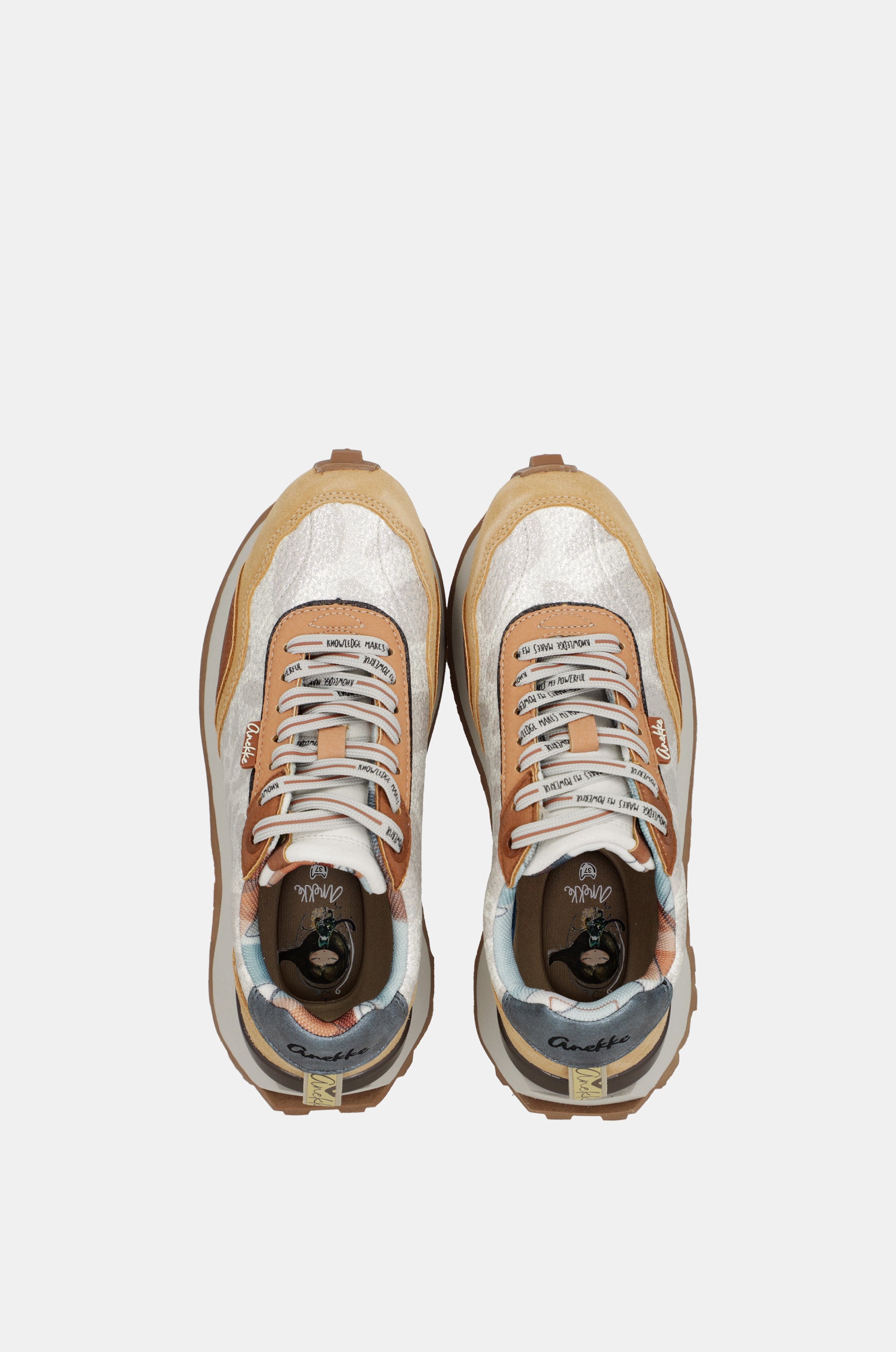 Sneakers beige e arancioni