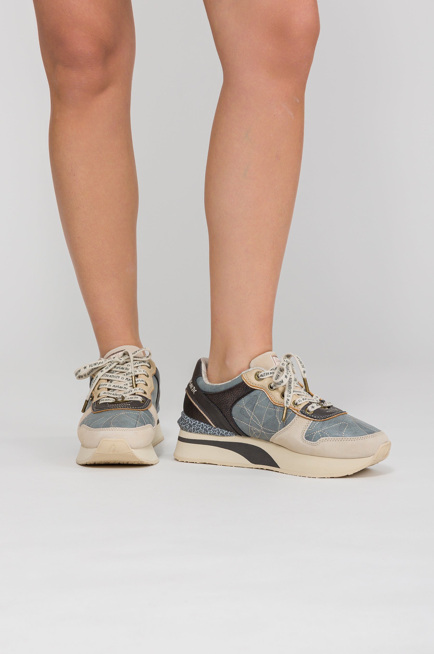 Sneakers blu e beige
