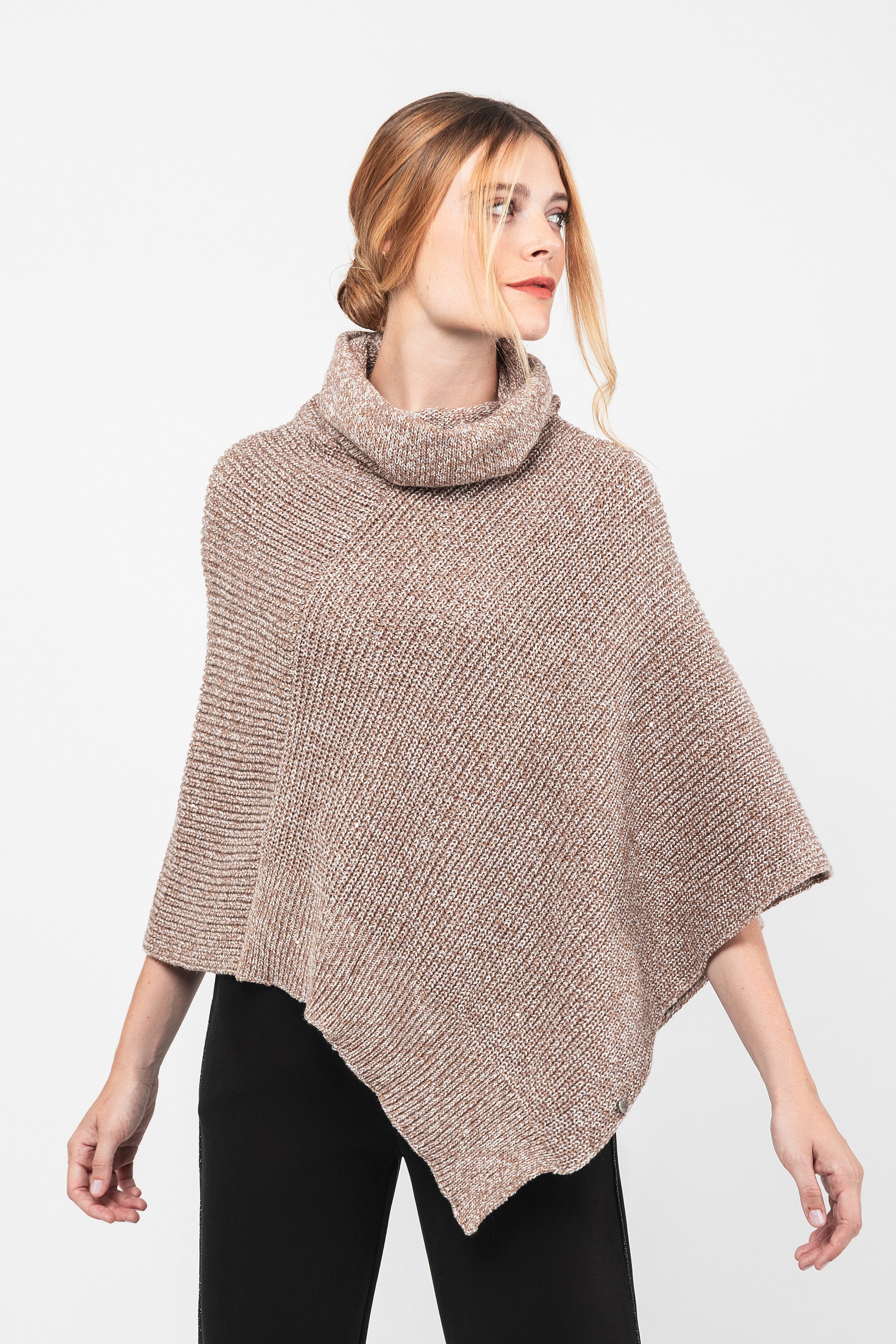 Poncio collo dolcevita beige