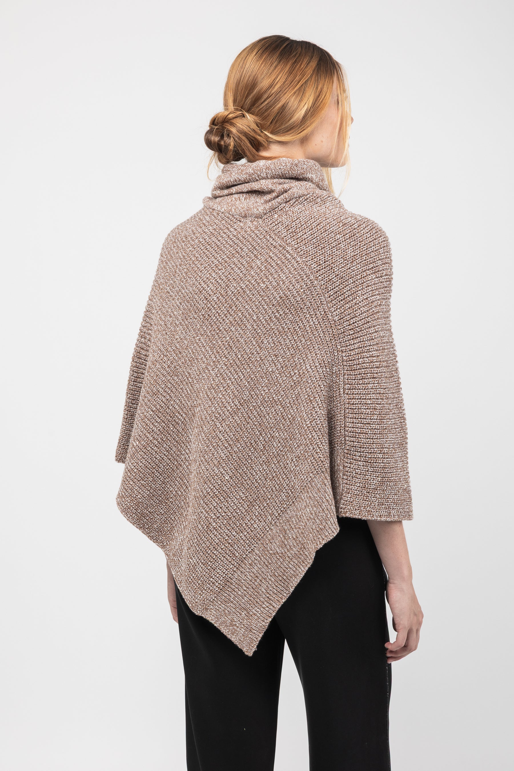 Poncio collo dolcevita beige