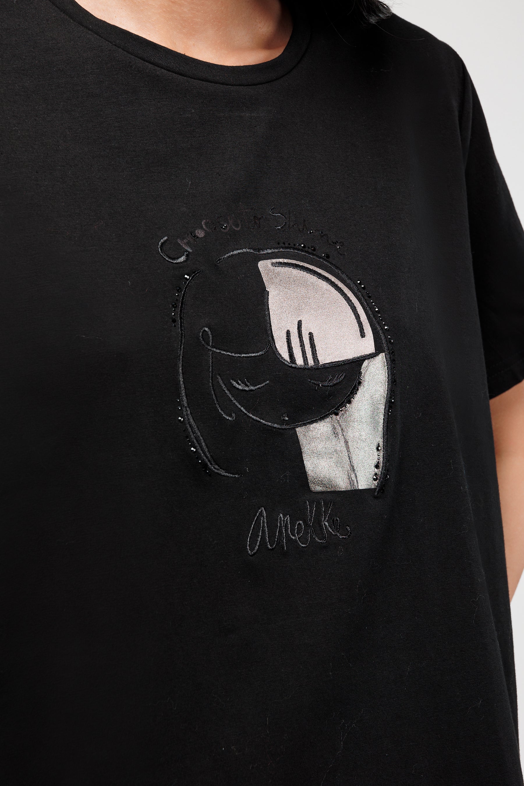 Maglietta manica corta nera con particolari argento e bronzo