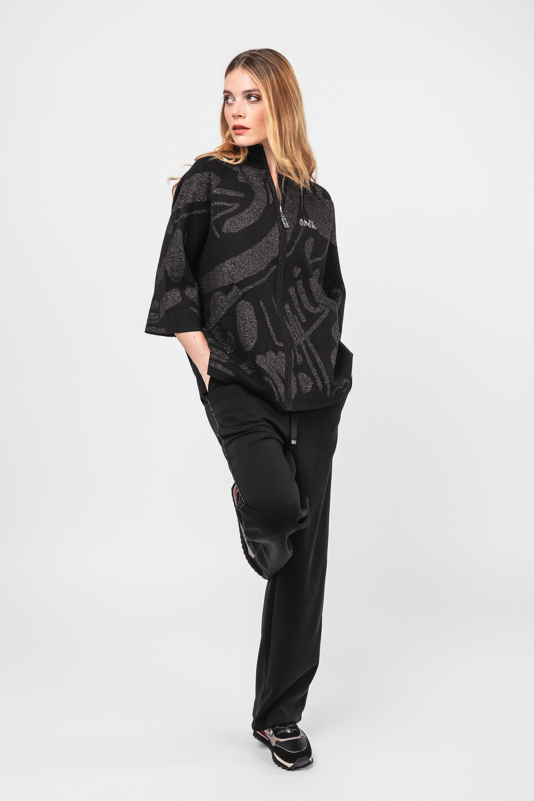Pantaloni neri