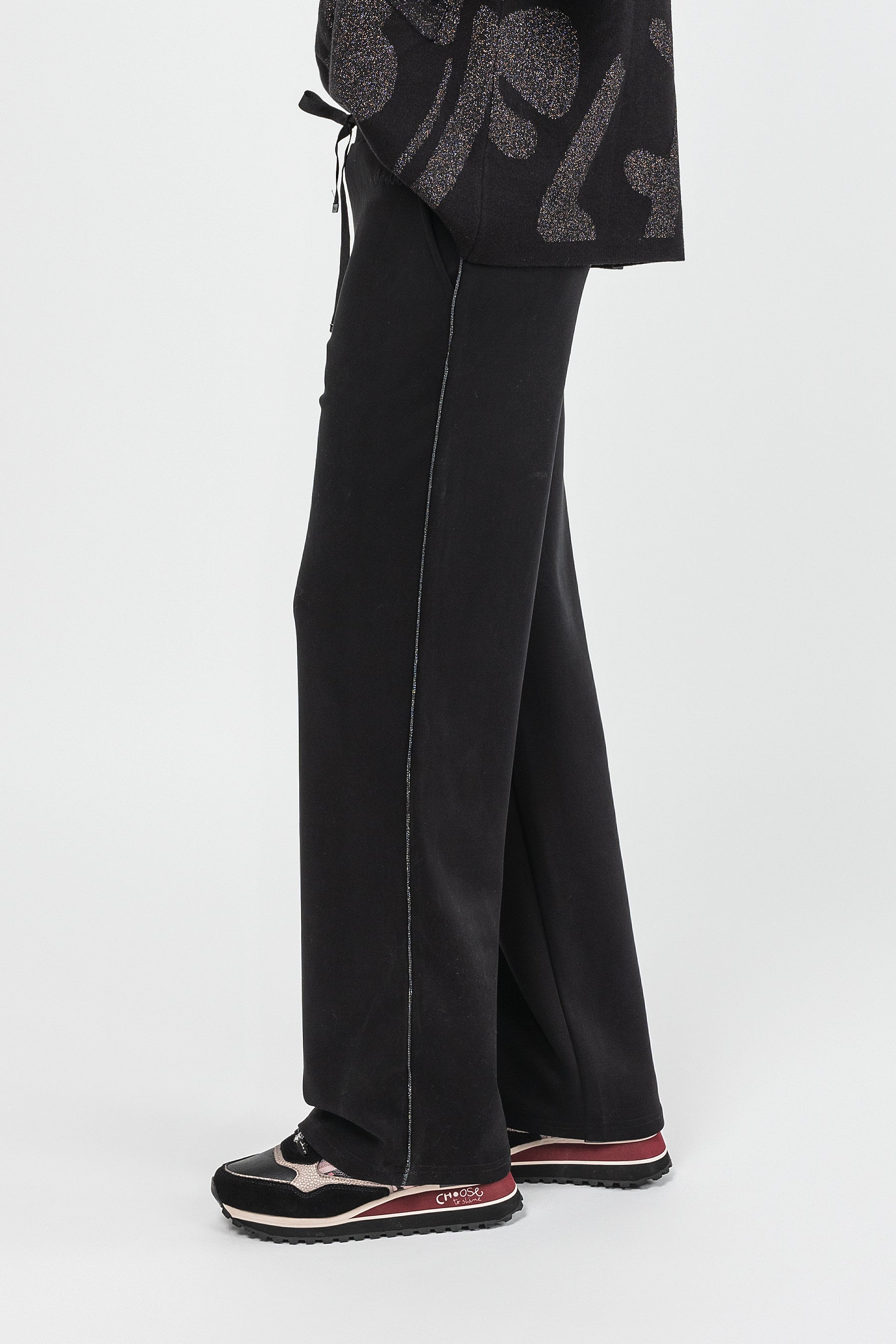 Pantaloni neri