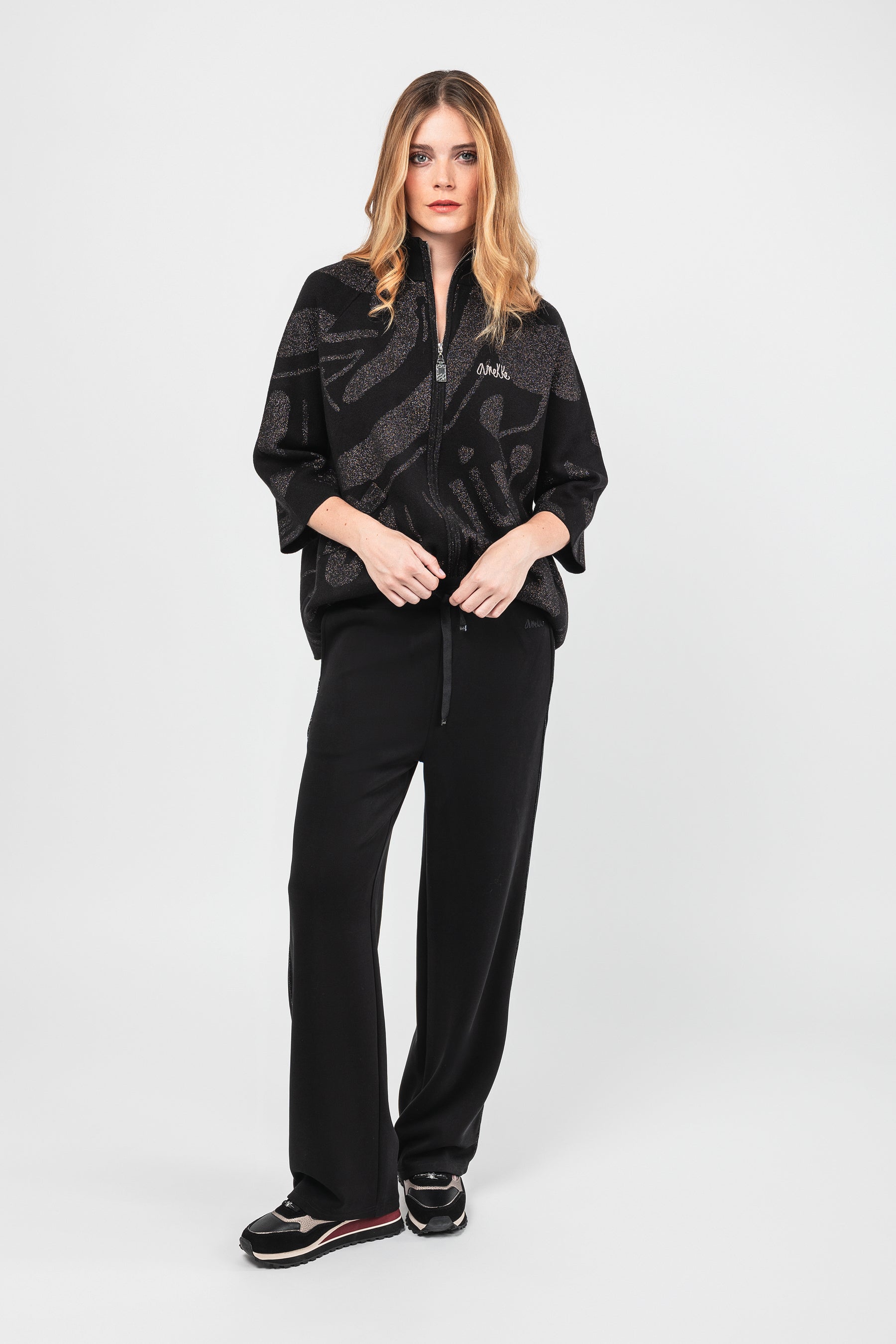 Pantaloni neri