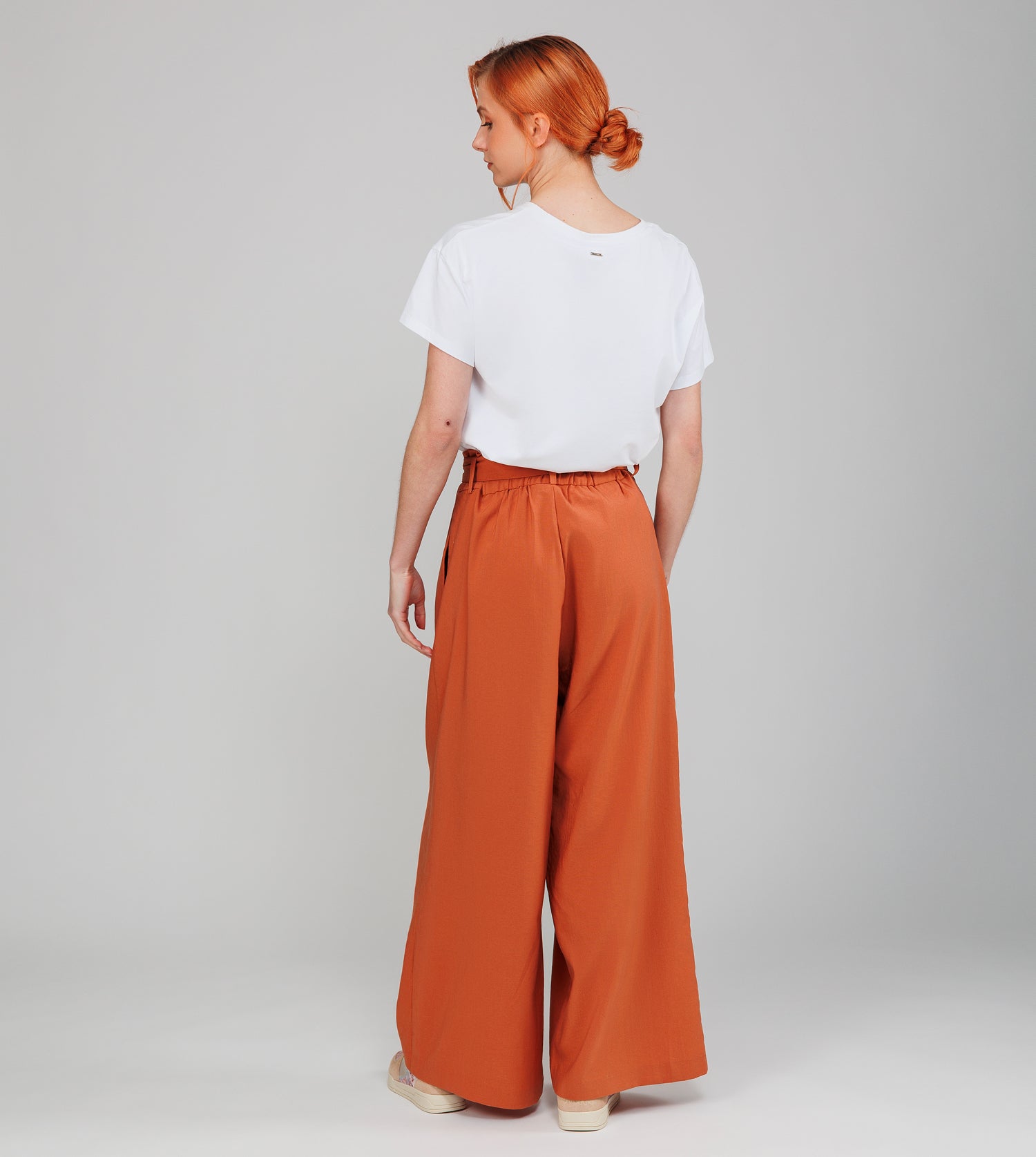 T-shirt bianca a maniche corte Alma