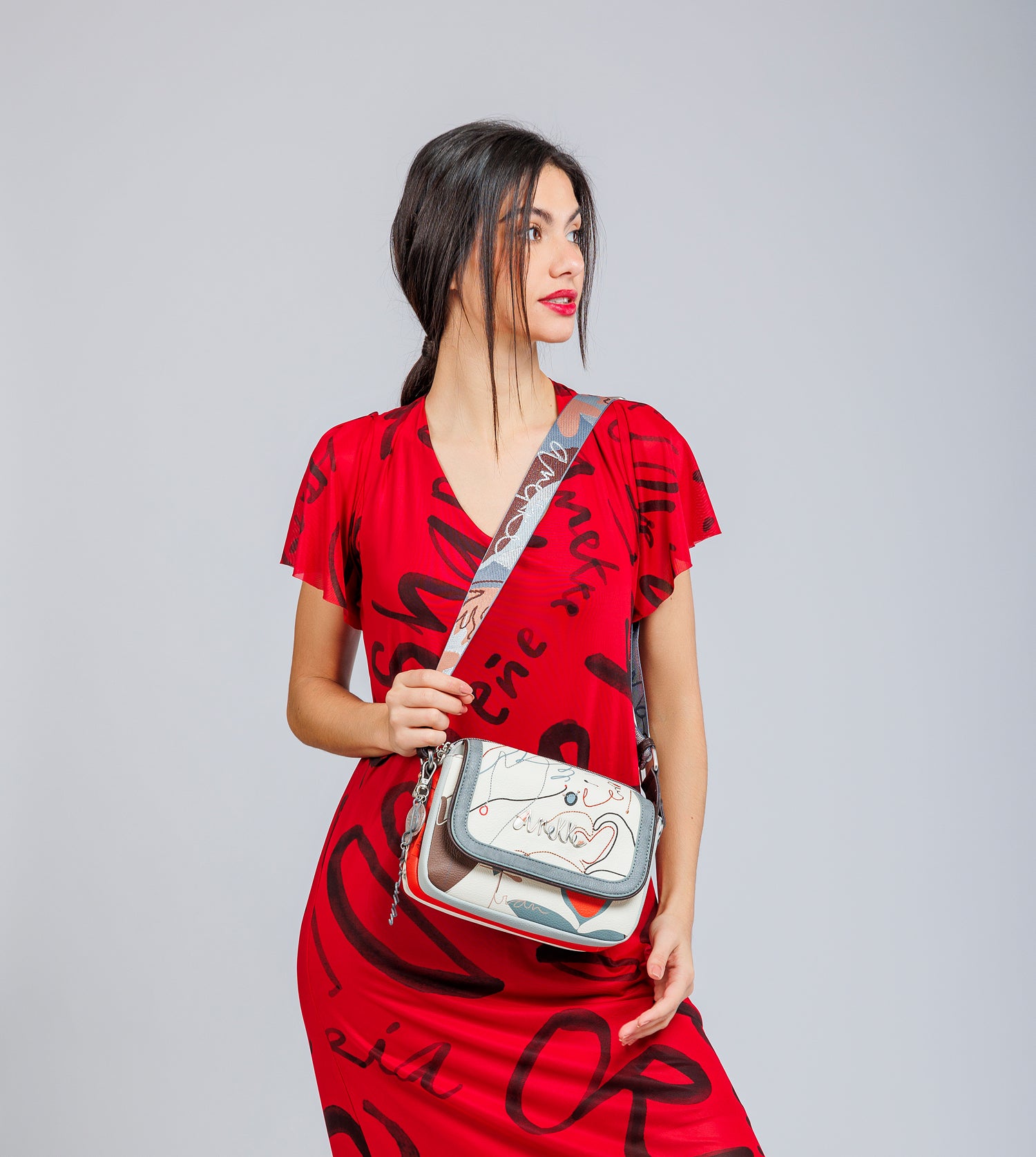 Borsa a tracolla Alma con patta ovale