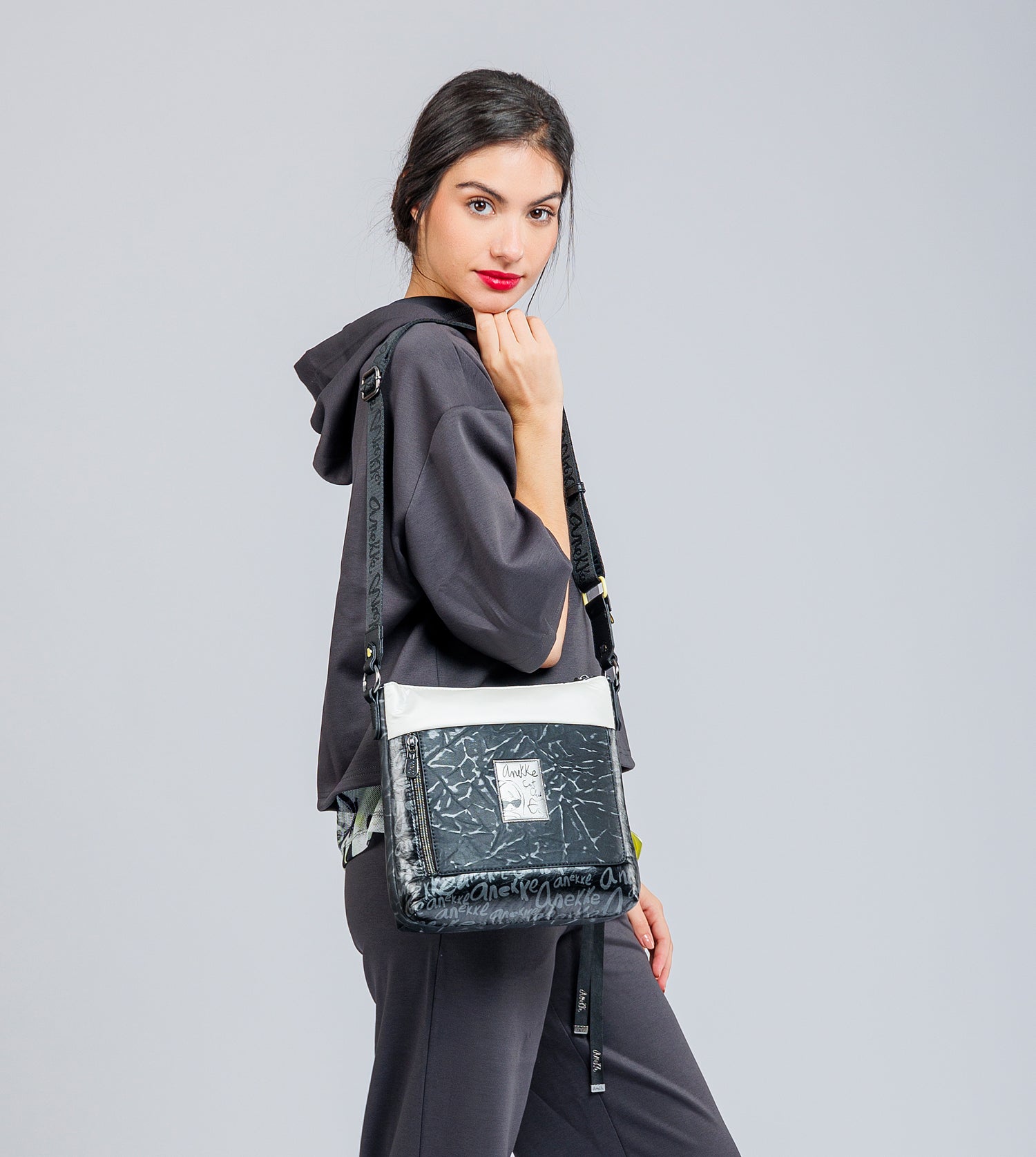 Borsa a tracolla Nature Towanda con tasca frontale