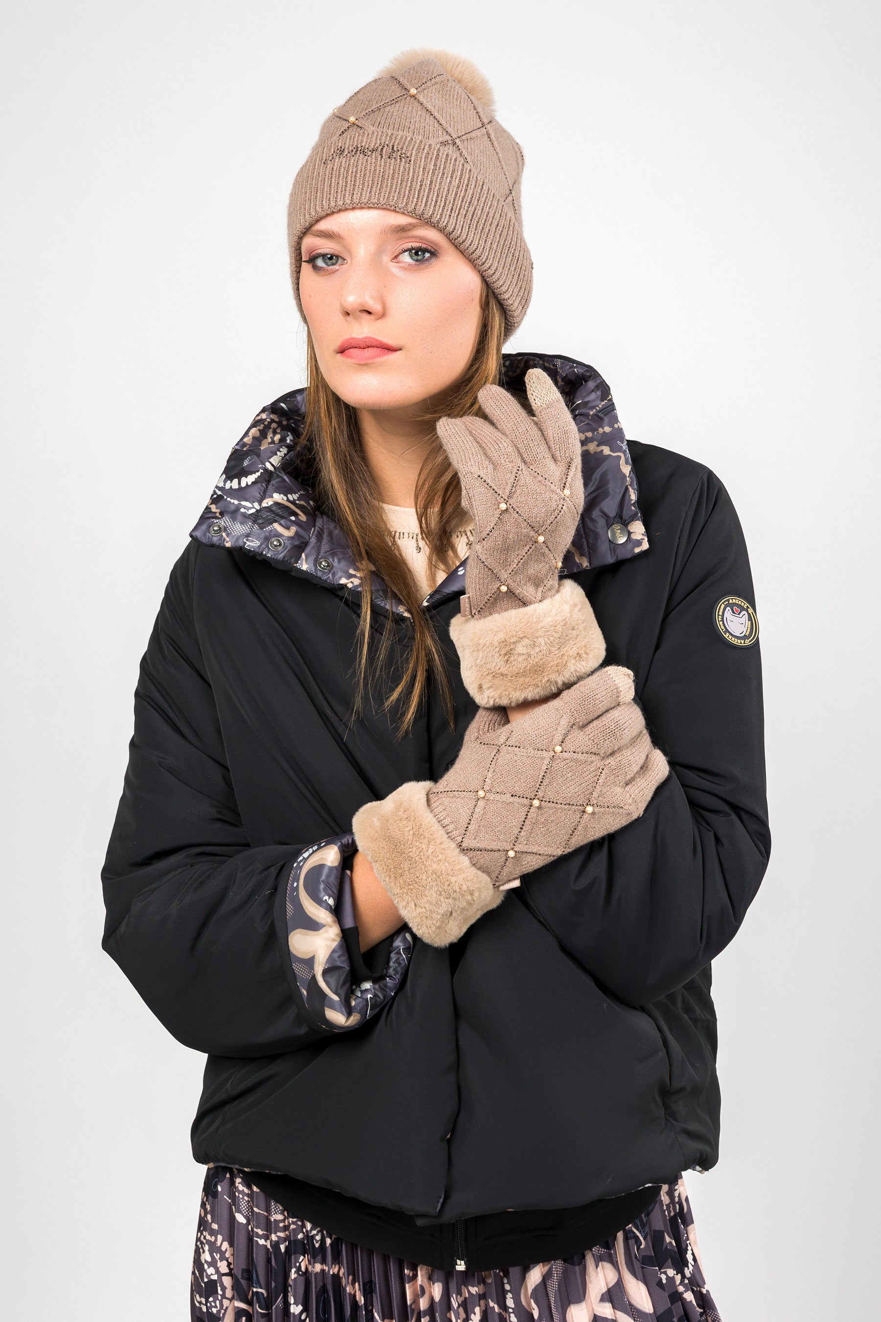 Guanti in maglia beige con particolari