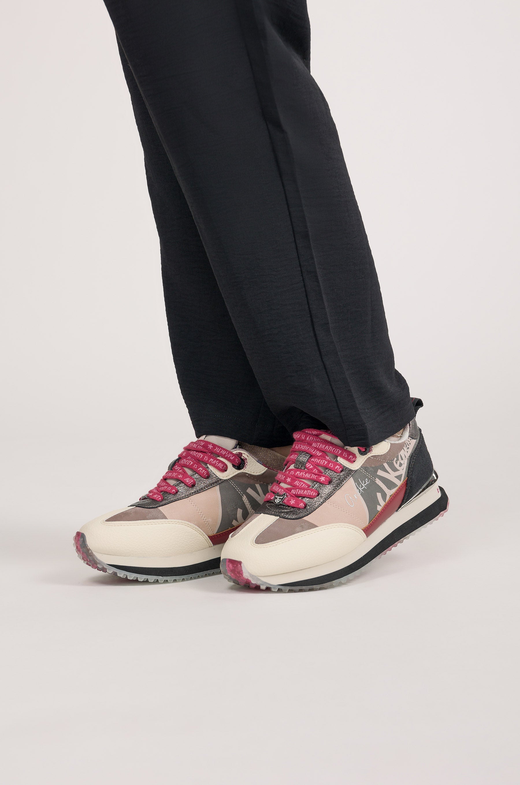 Sneakers rosa e bianche