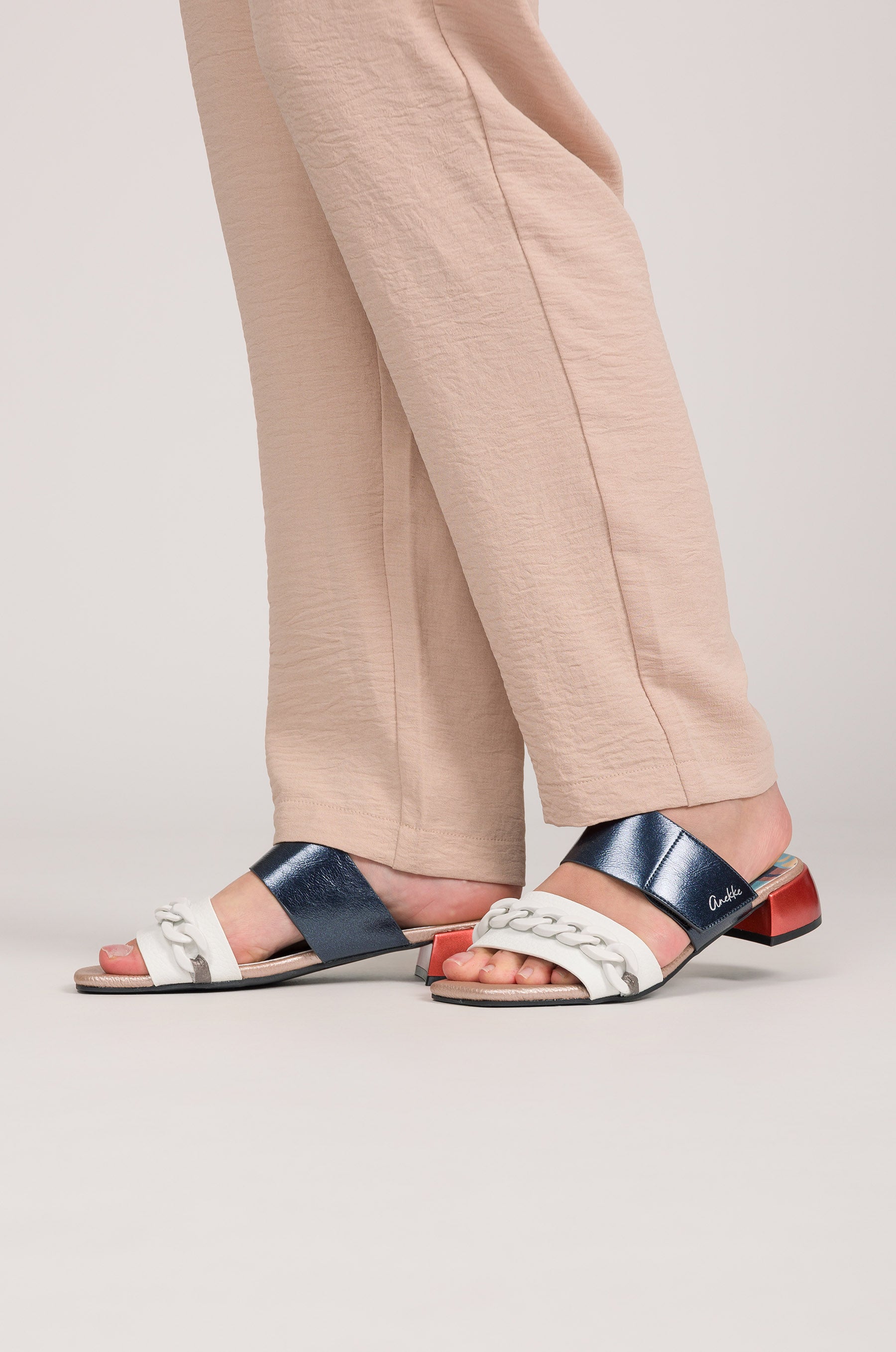 Sandali con tacco e maglie Eikon