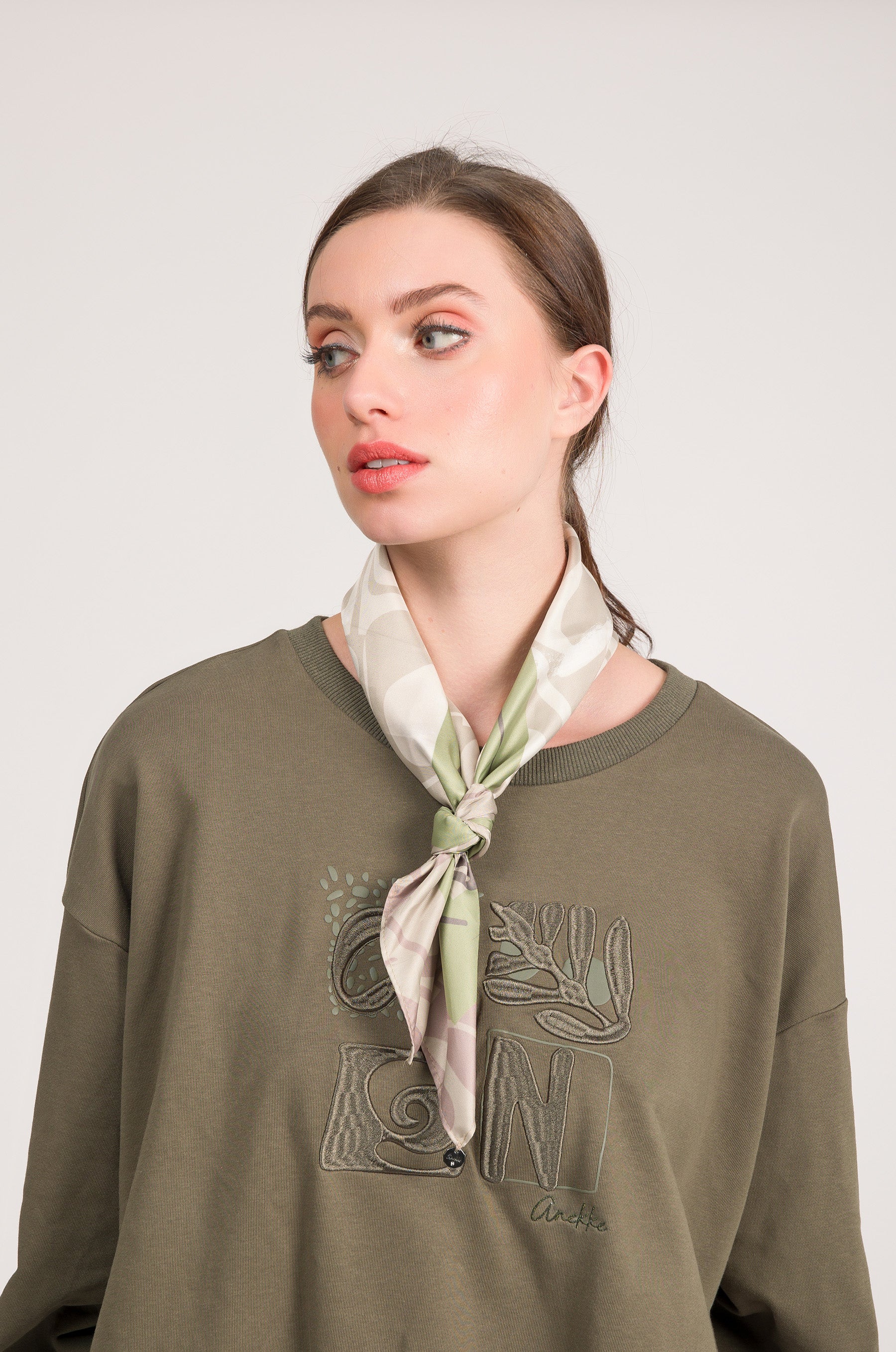 Foulard quadrato con stampa Muse