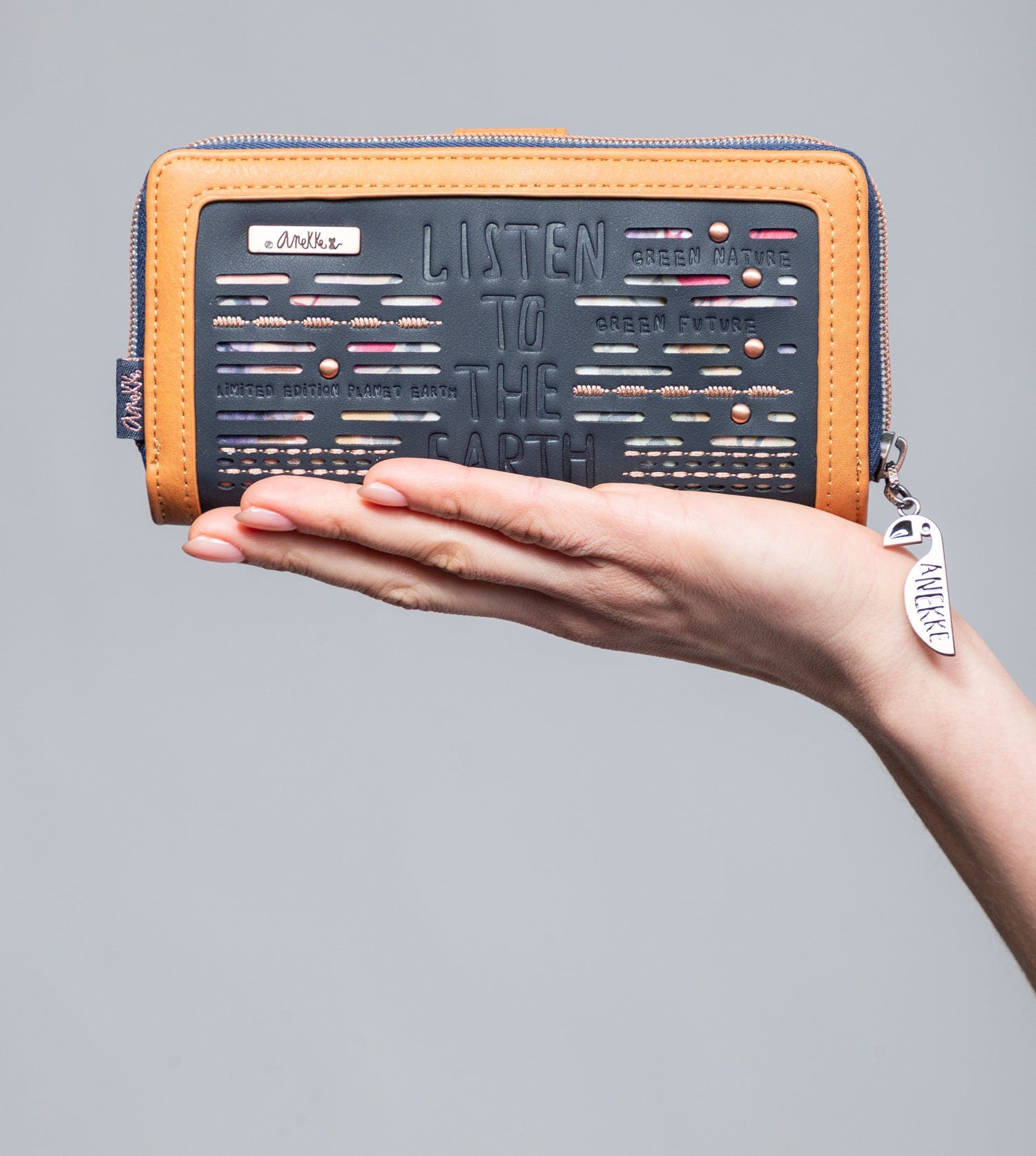 Portafoglio RFID grande blu navy Nature Pachamama