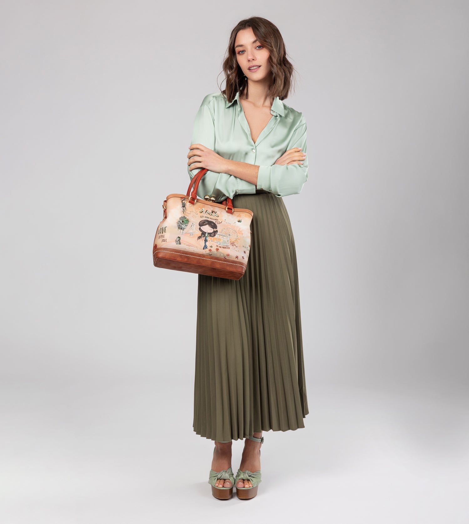 Borsa Peace & Love con chiusura a bacio cammello