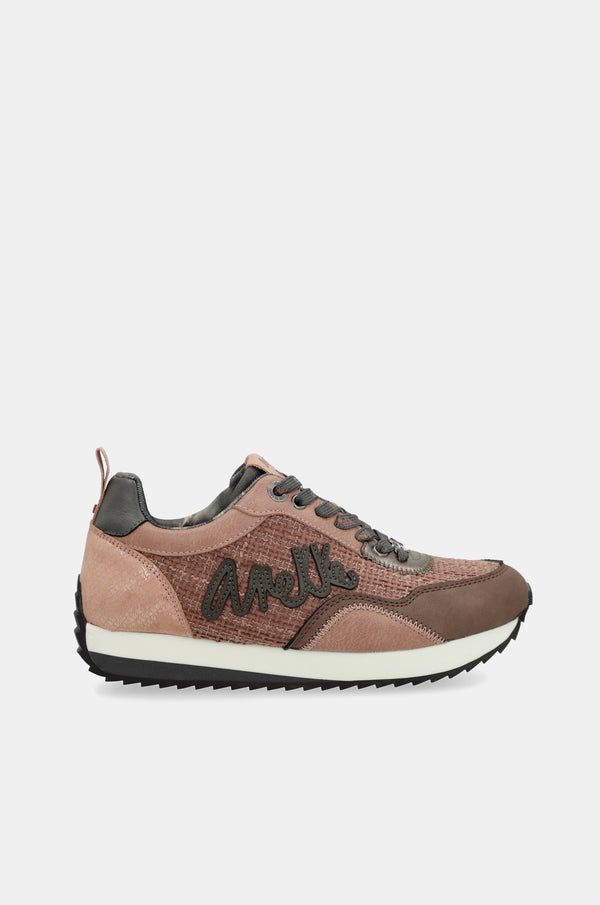 Sneakers rosa da viaggio