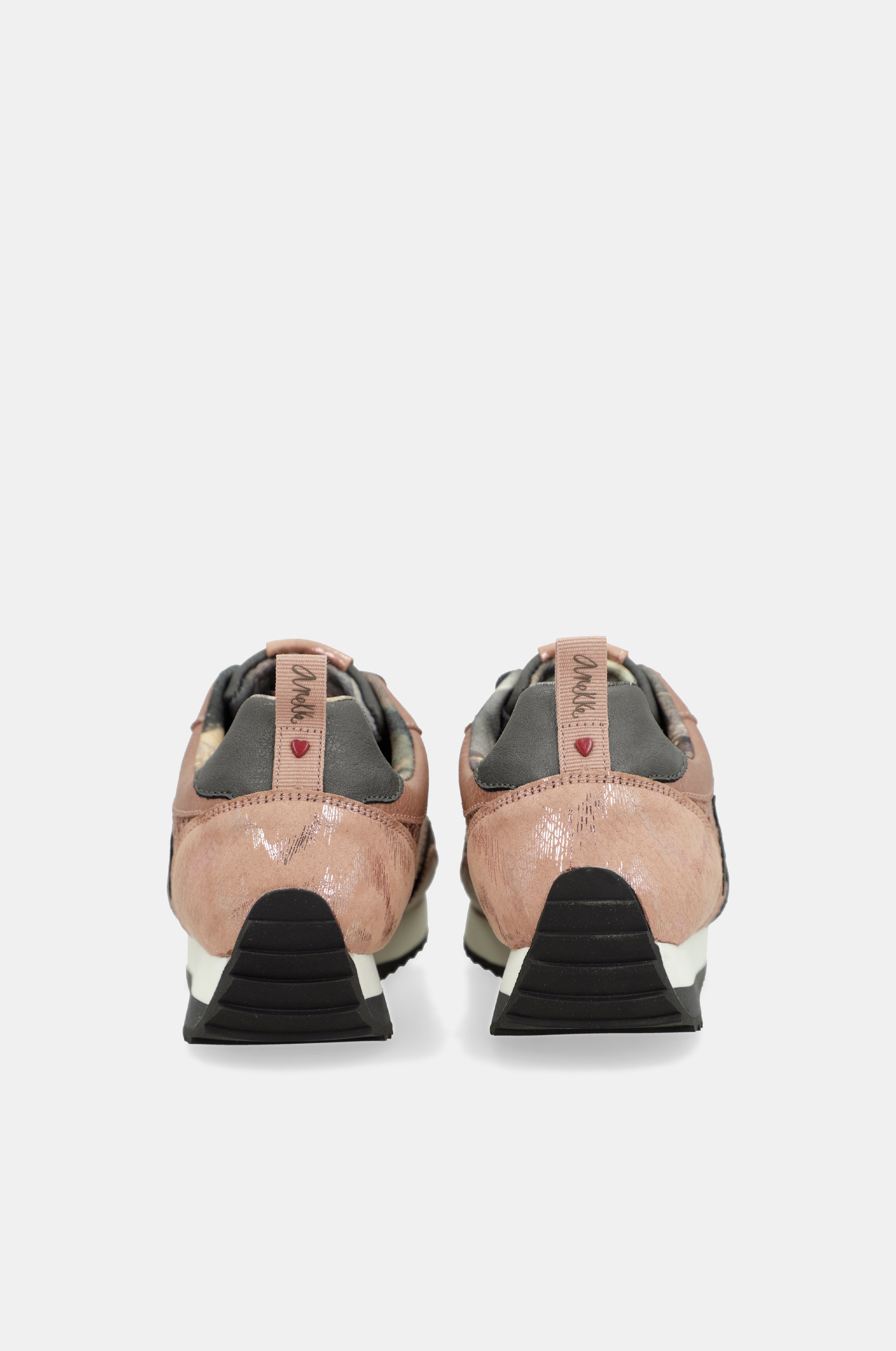 Sneakers rosa da viaggio