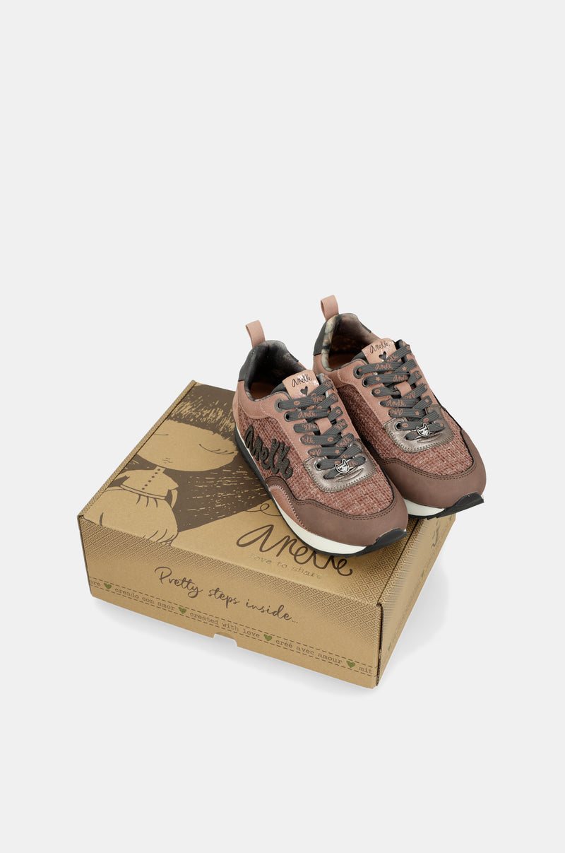 Sneakers rosa da viaggio