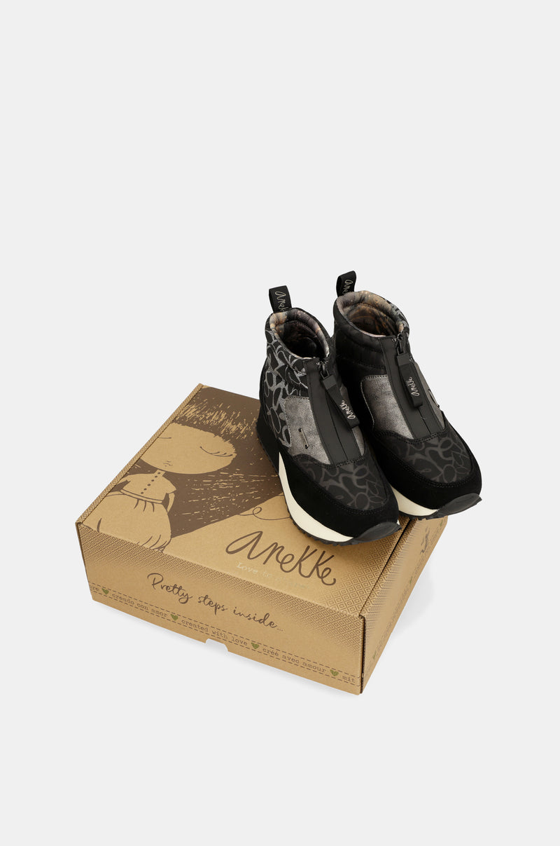 Stivaletto sportivo nero alla moda