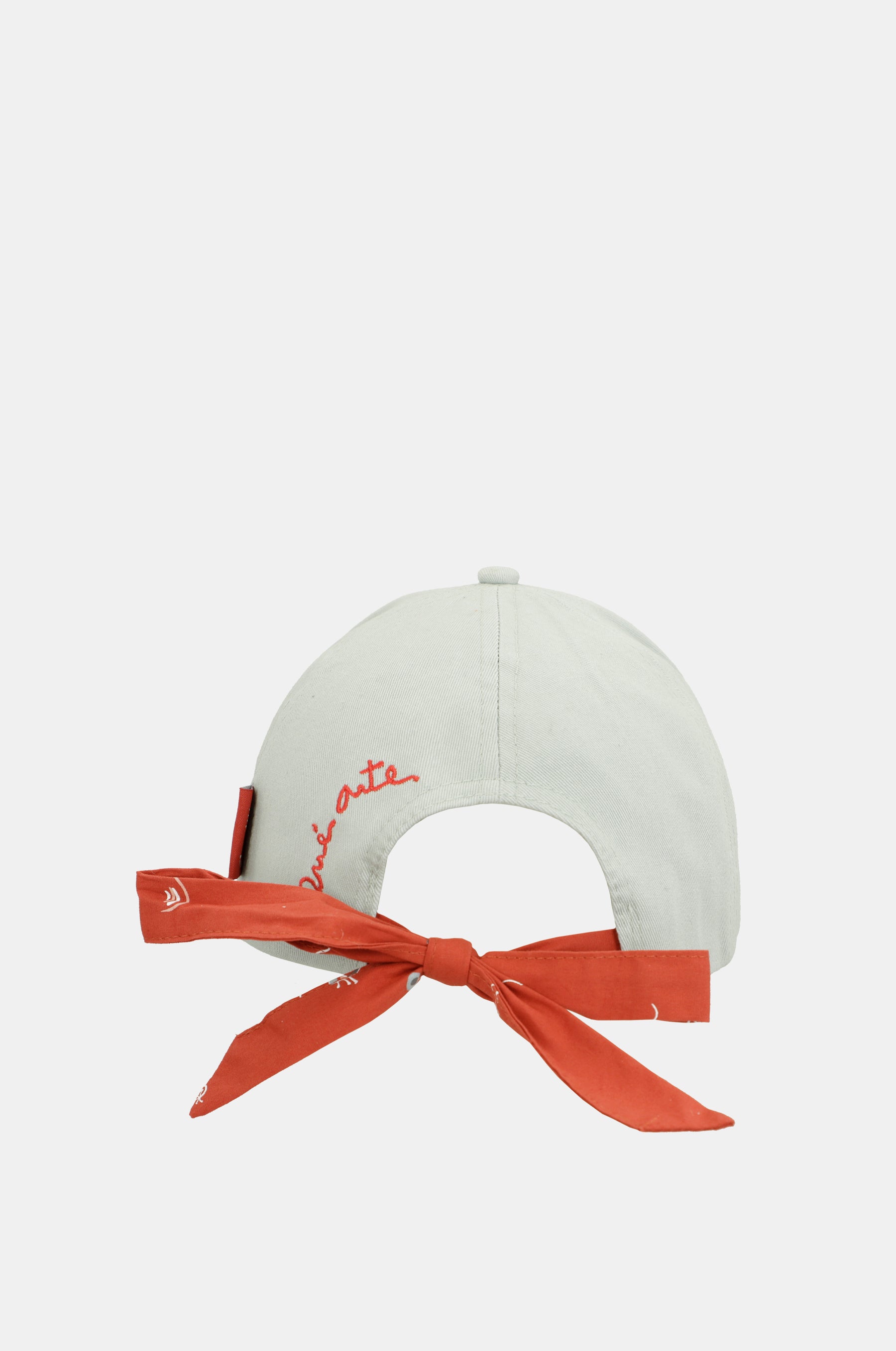 Berretto verde con fiocco rosso
