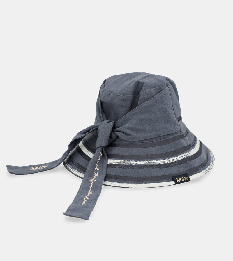 Cappello a secchiello blu