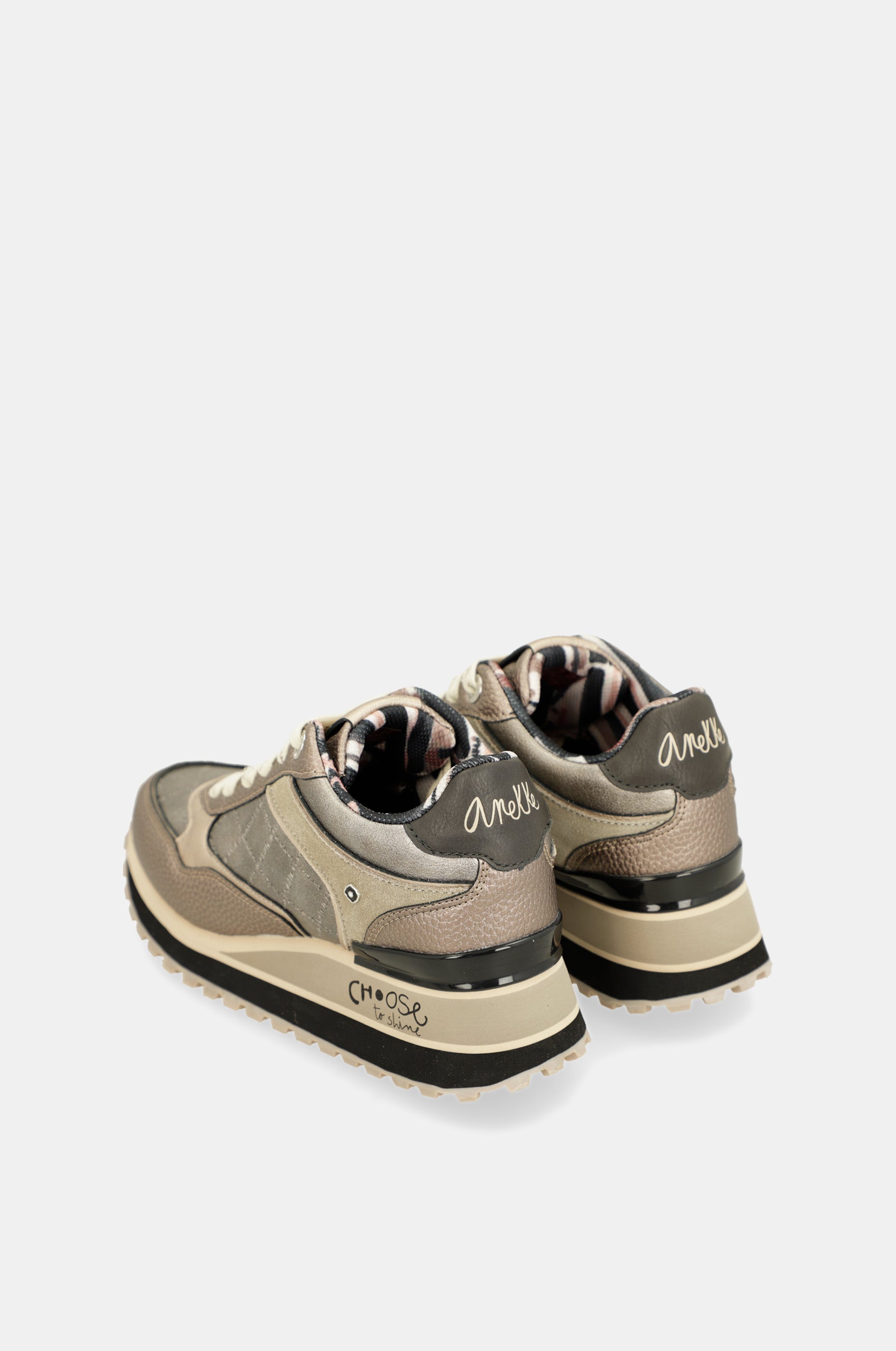 Scarpe sportive piattaforma metallico