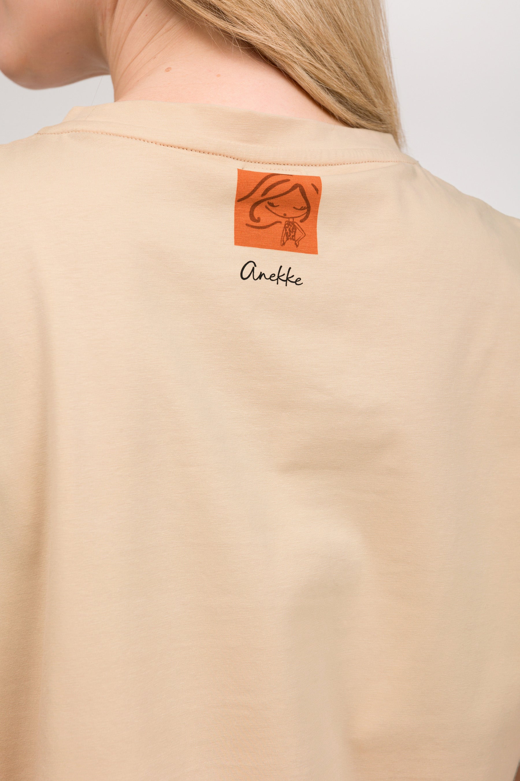 Maglietta beige a maniche corte