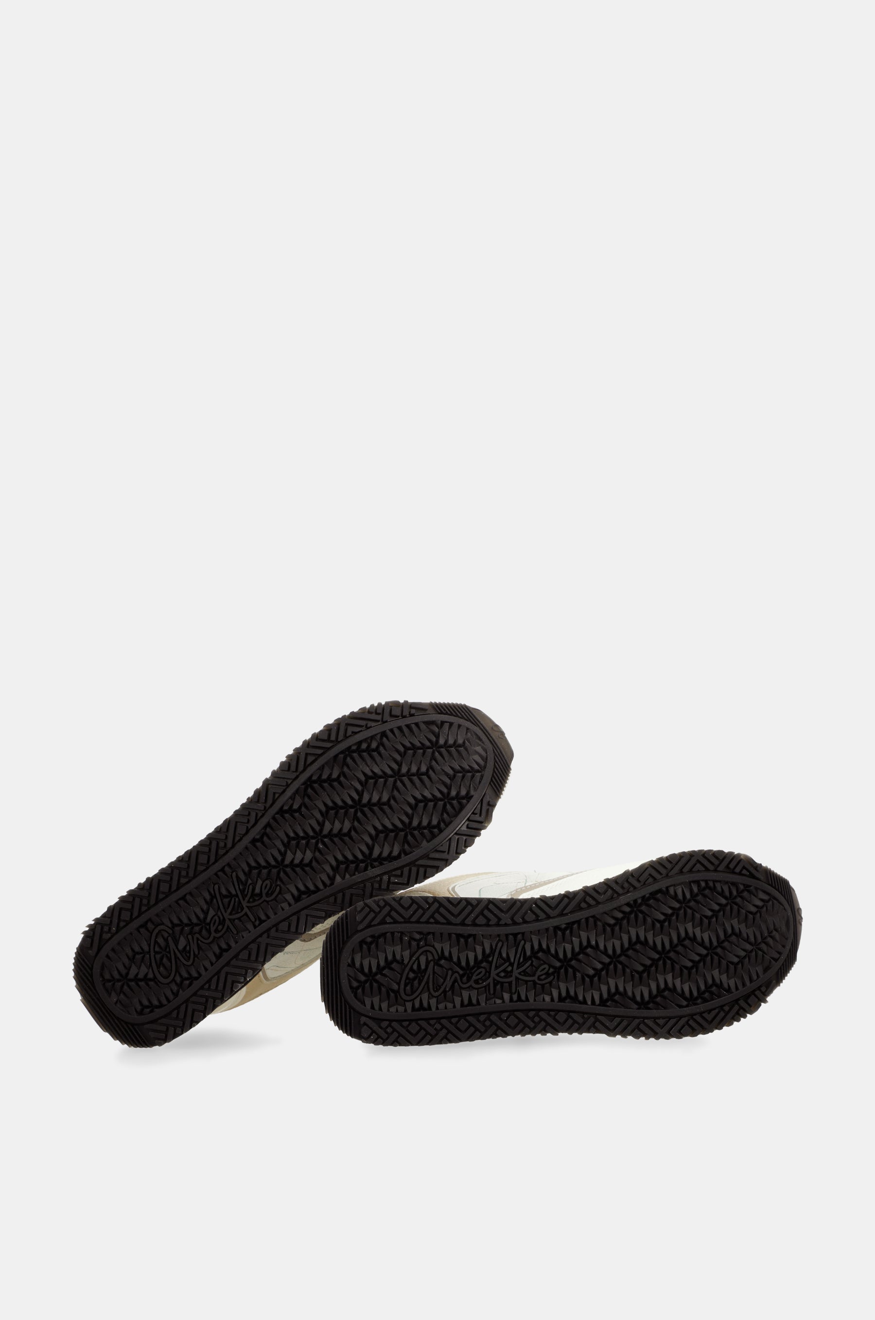 Sneakers bianche con dettagli neri