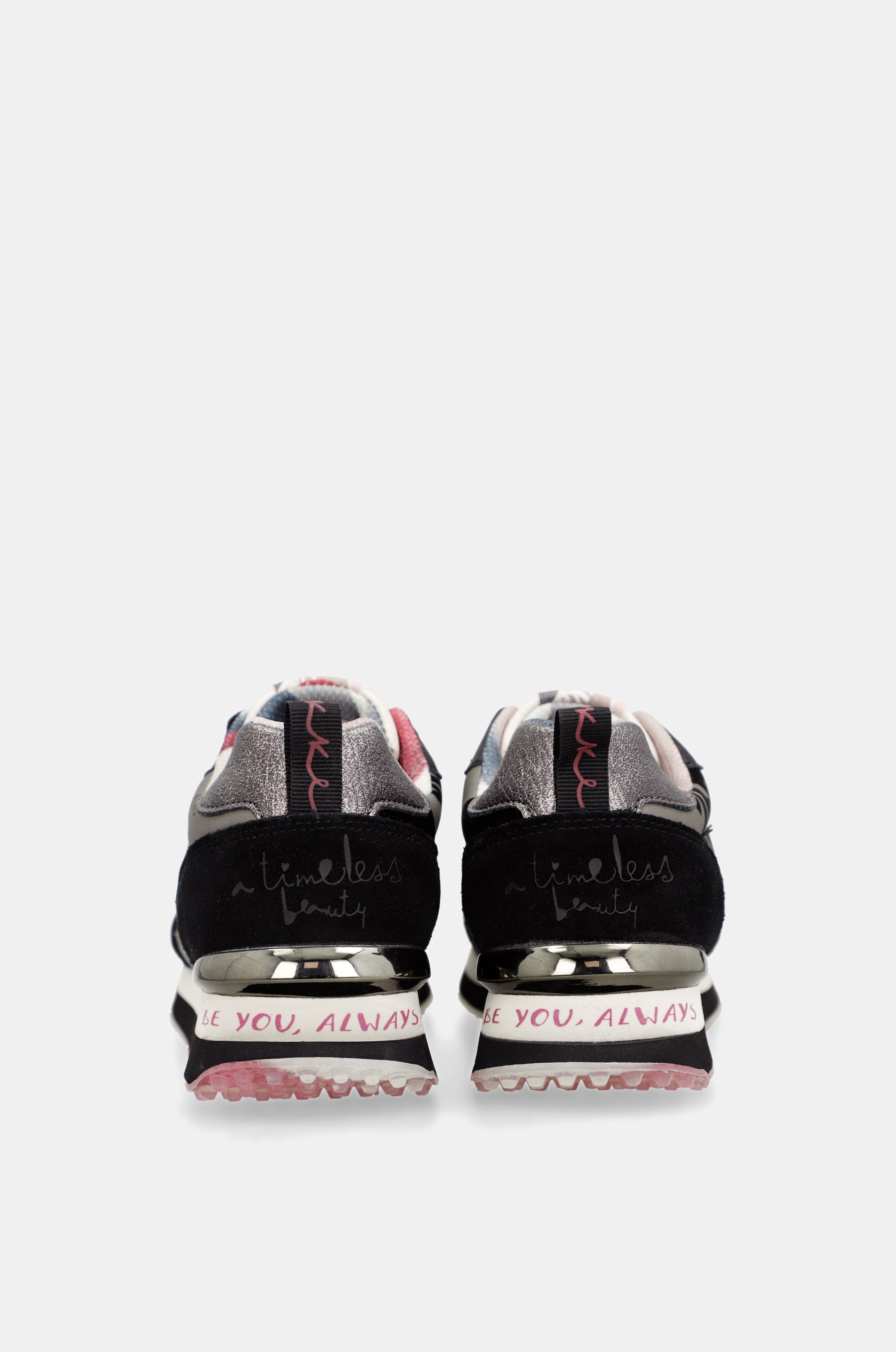 Sneakers nere e piombo