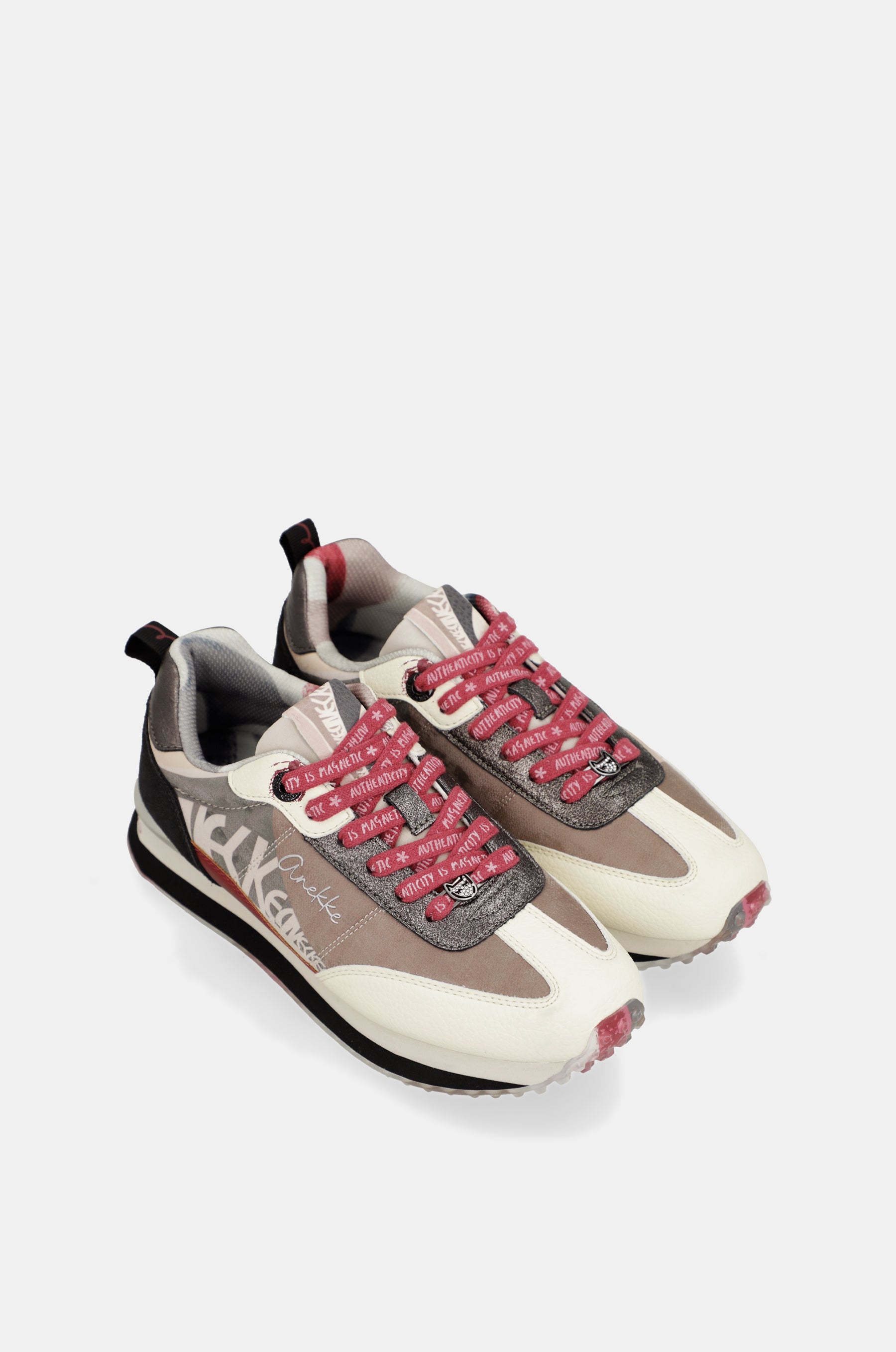 Sneakers rosa e bianche