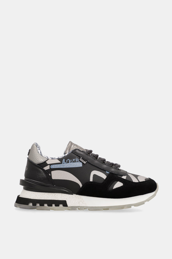 Sneakers nere a fantasia
